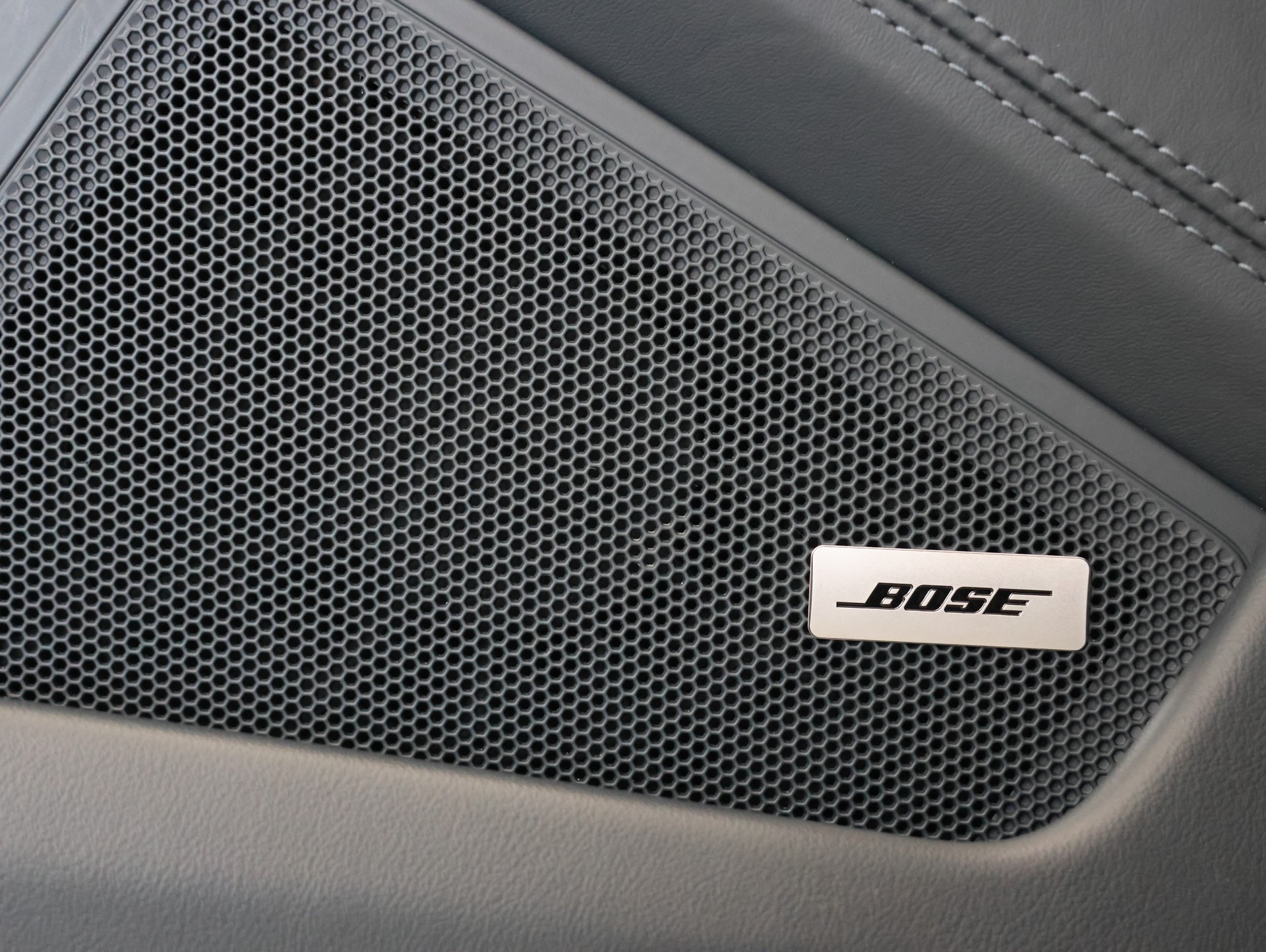 PORSCHE 911 Targa 4 PDK *Bose* *360 Kamera*-image-24
