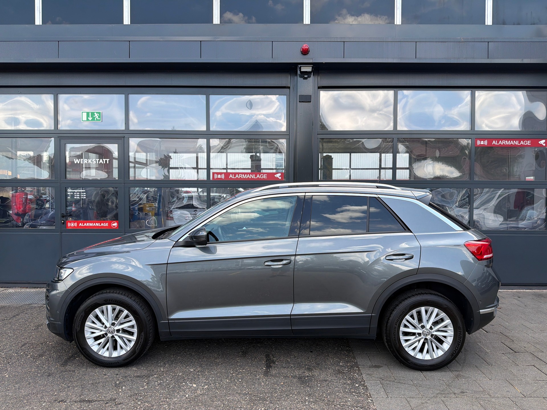 VW T-Roc 1.5 TSI EVO Advance-image-2