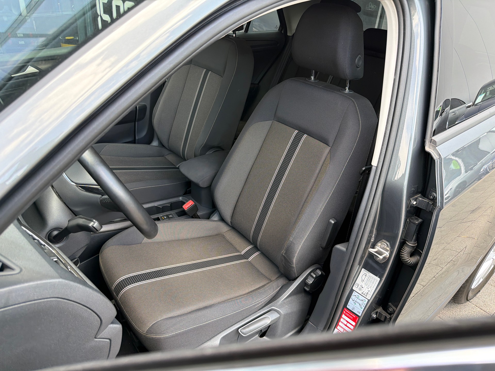 VW T-Roc 1.5 TSI EVO Advance-image-8