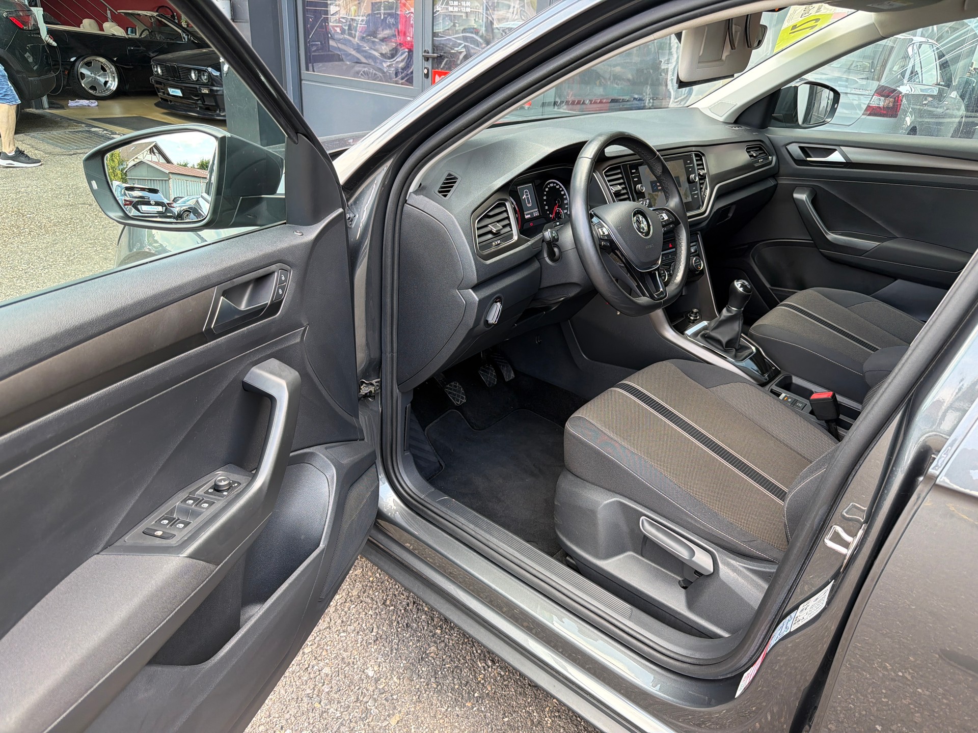 VW T-Roc 1.5 TSI EVO Advance-image-7