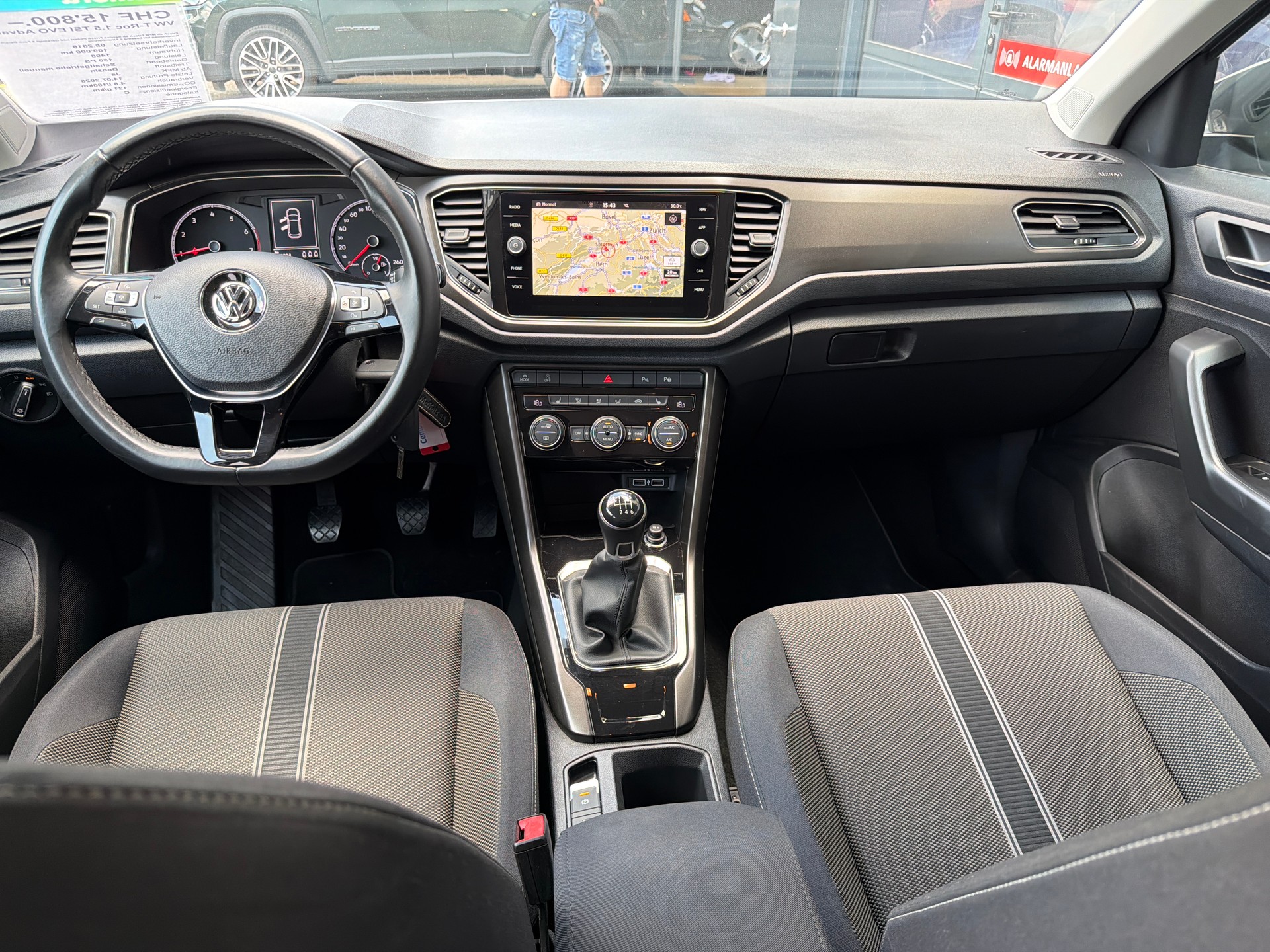VW T-Roc 1.5 TSI EVO Advance-image-9