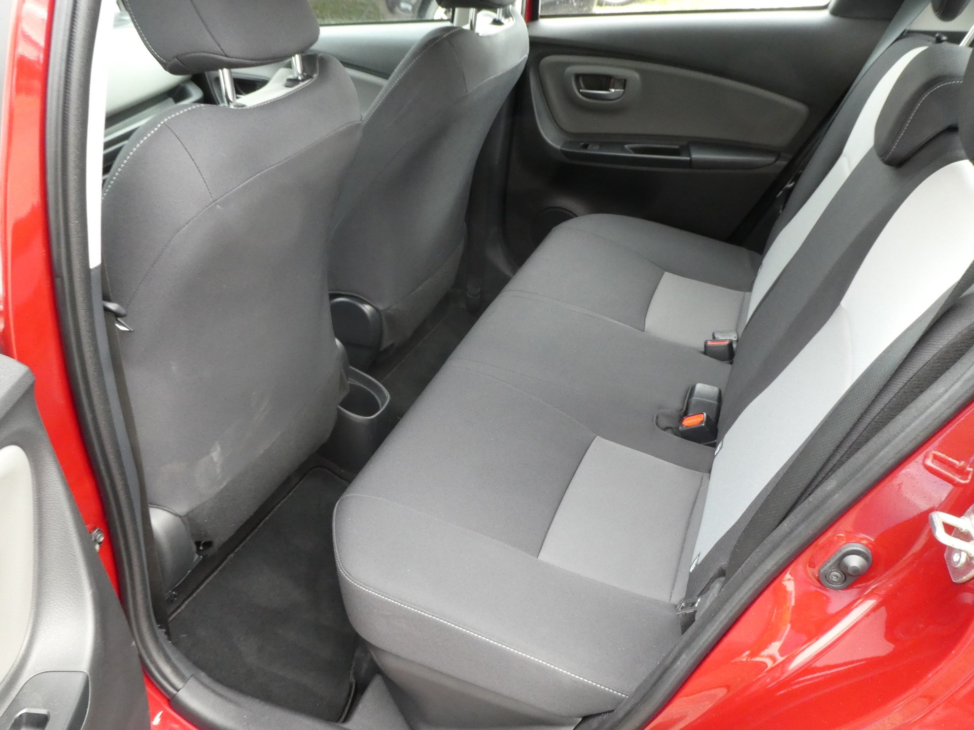 TOYOTA YARIS 1.5 Hybrid Luna-image-4