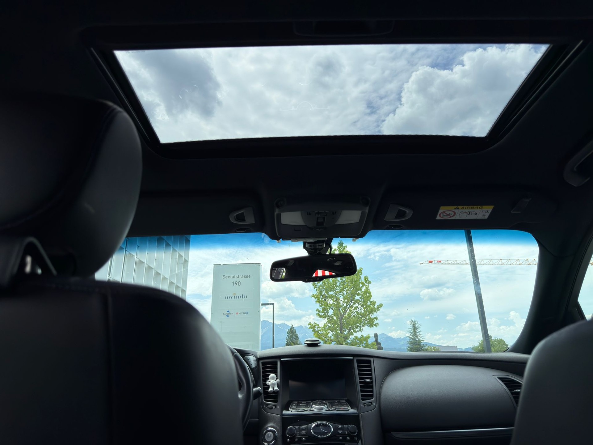 INFINITI QX70 3.7 Ultimate AWD Automatic-image-12