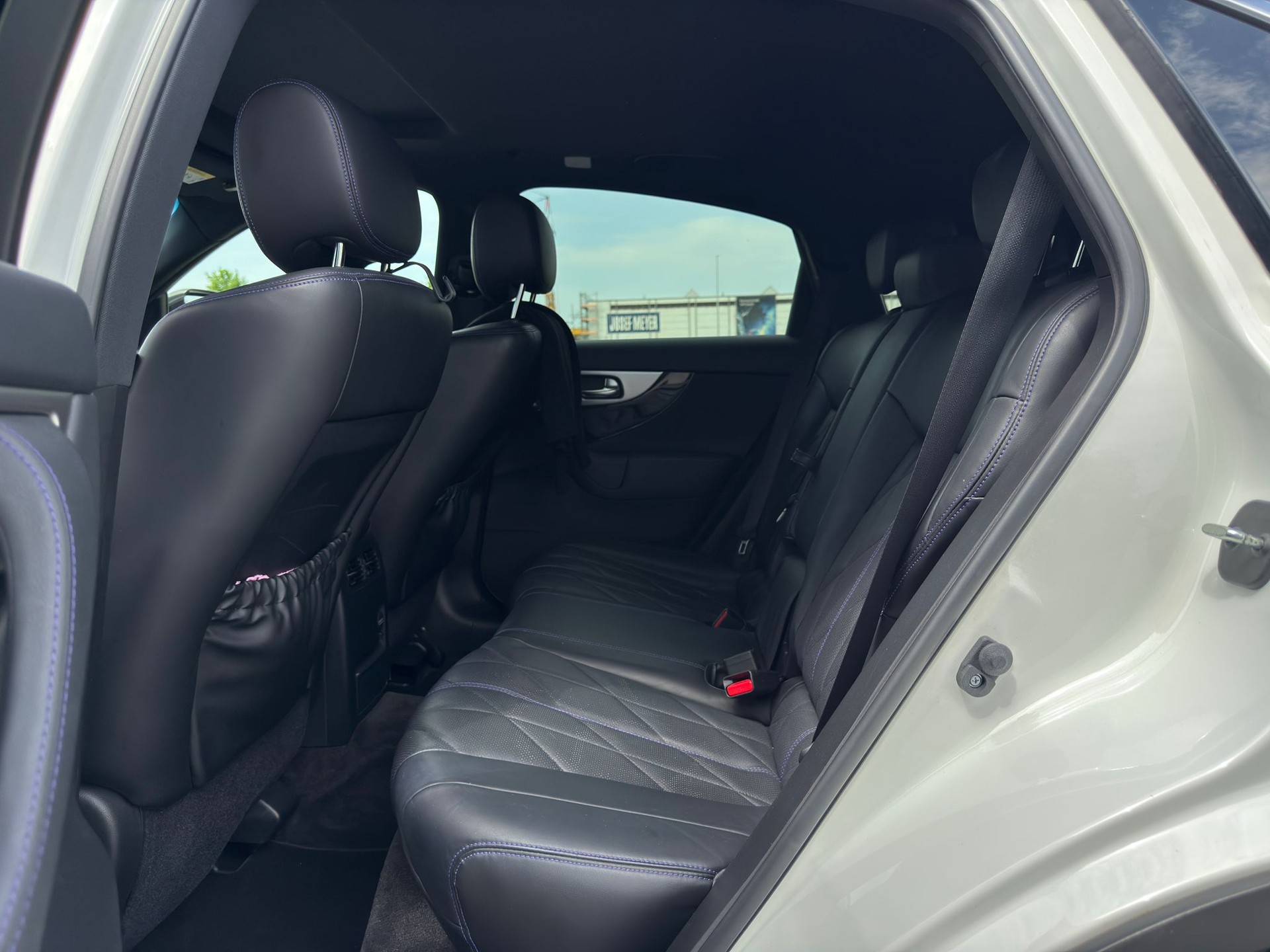 INFINITI QX70 3.7 Ultimate AWD Automatic-image-14