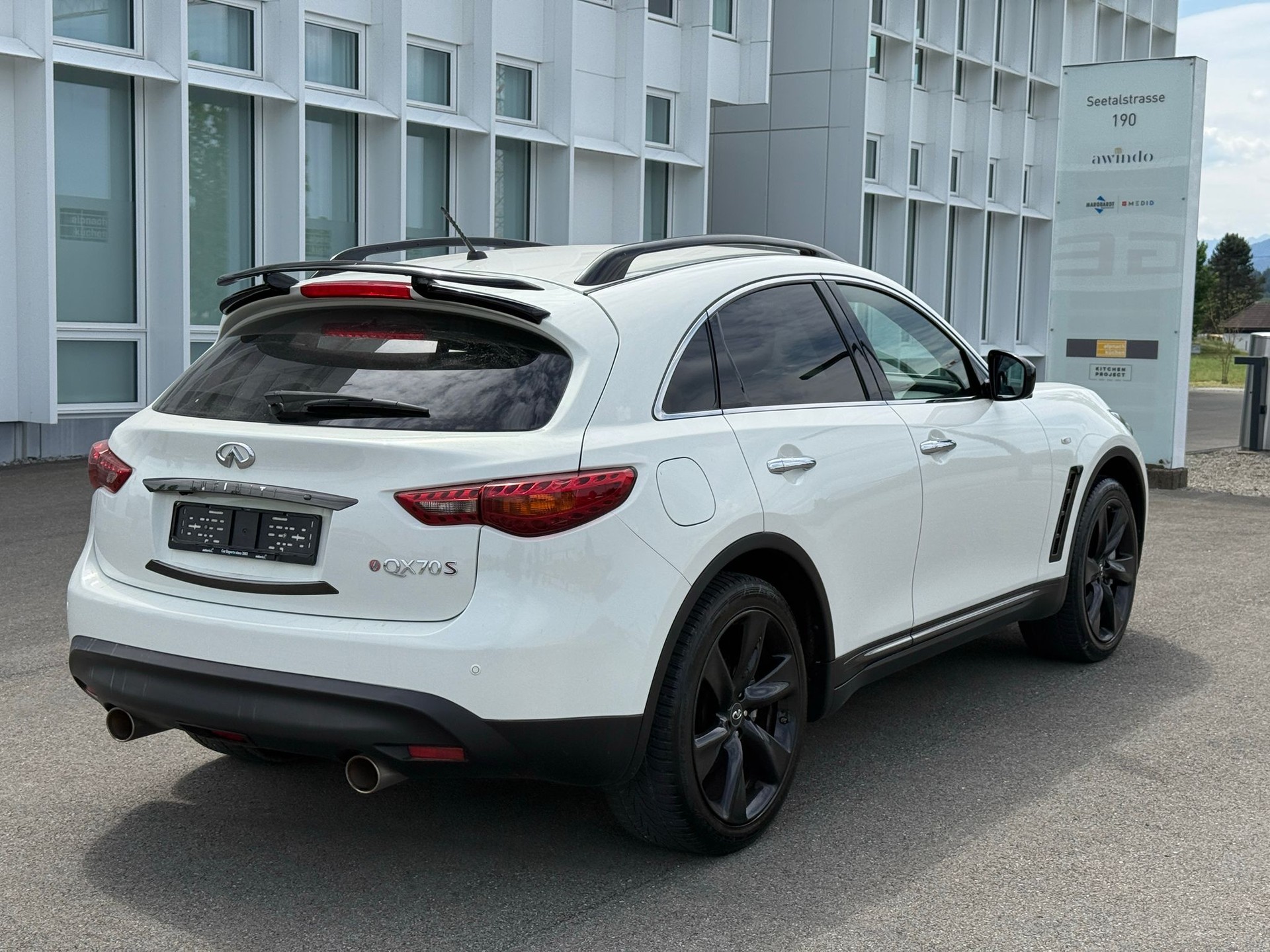 INFINITI QX70 3.7 Ultimate AWD Automatic-image-7