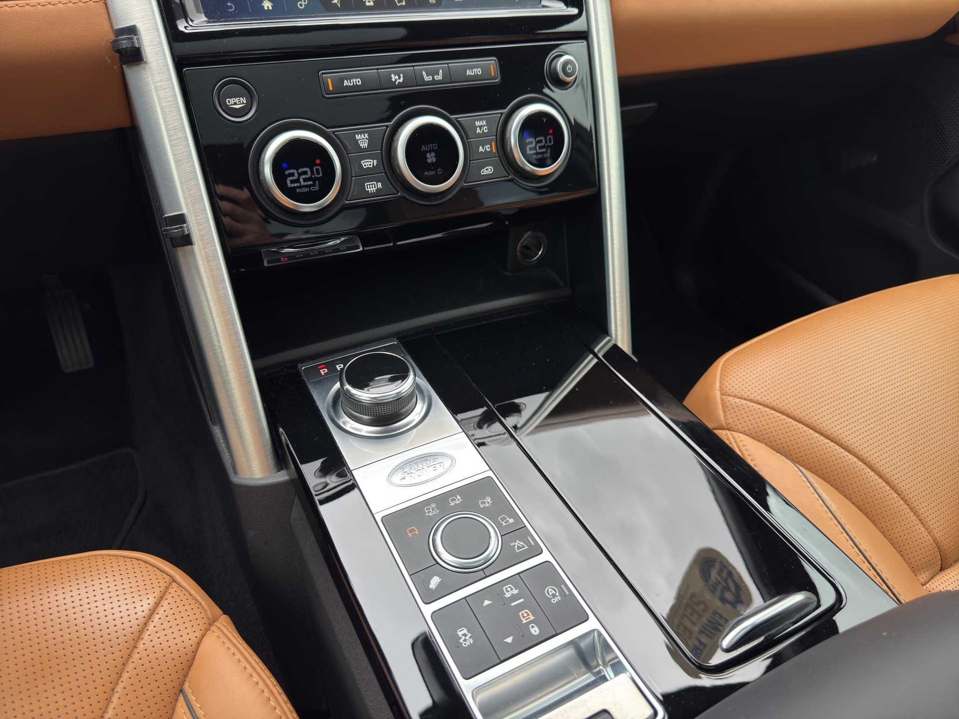 LAND ROVER Discovery 3.0 SDV6 HSE Luxury-image-7