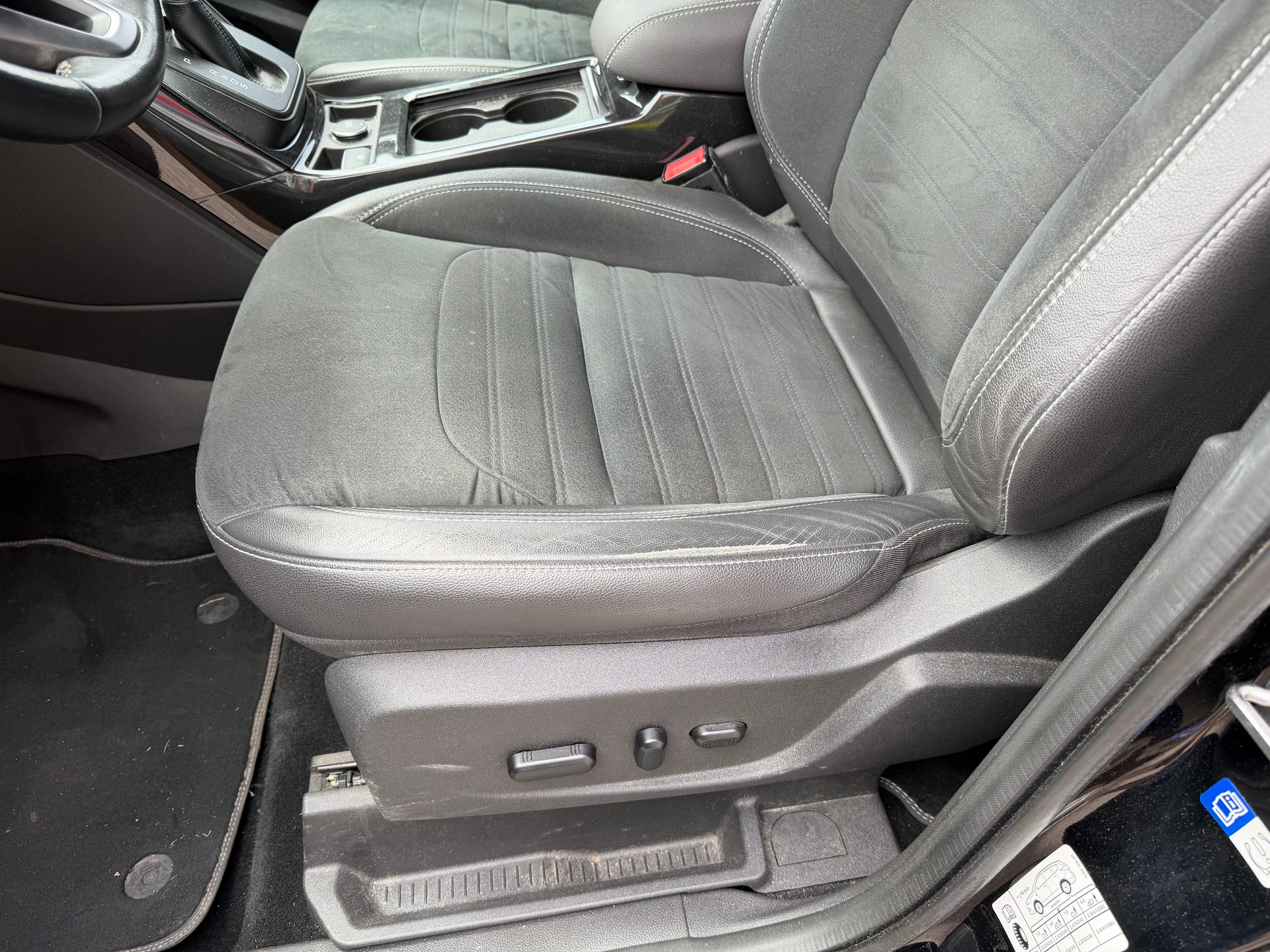 FORD Kuga 2.0 TDCi ST Line 4WD PowerShift-image-5