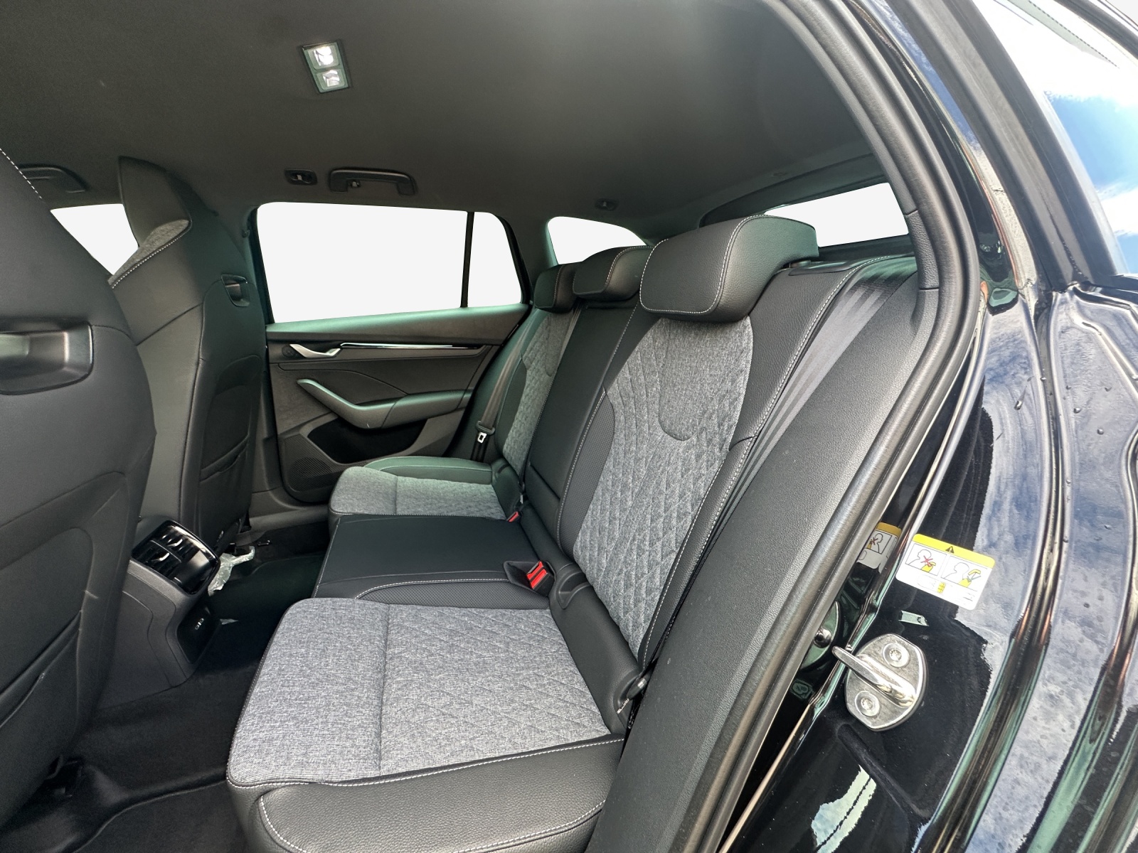 SKODA Octavia Combi 1.5 TSI mHEV DSG Sport Line-image-11