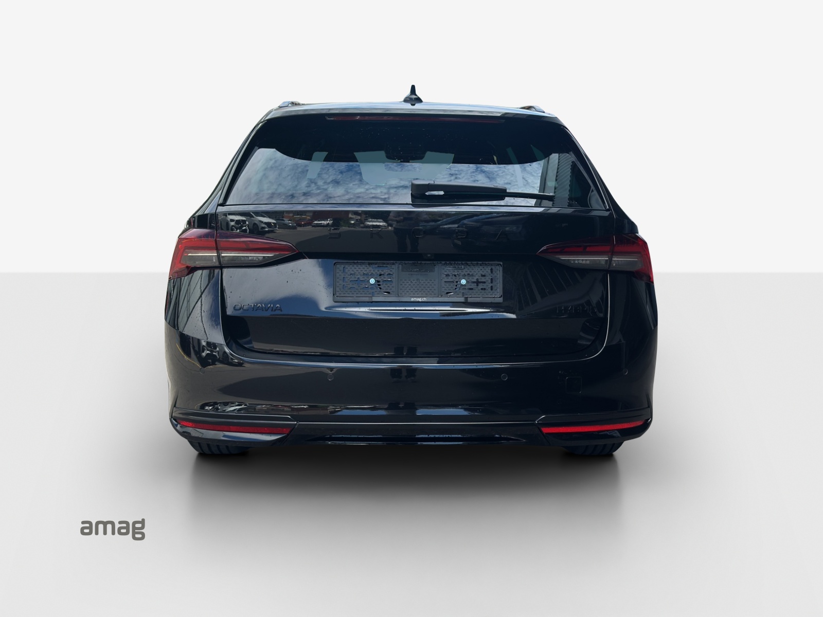 SKODA Octavia Combi 1.5 TSI mHEV DSG Sport Line-image-3