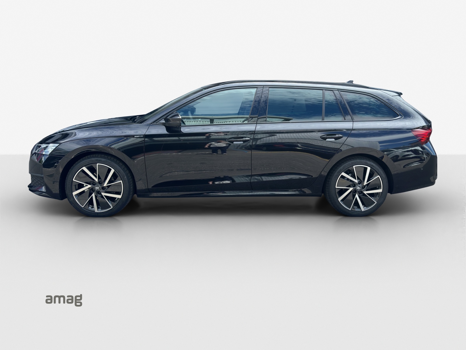 SKODA Octavia Combi 1.5 TSI mHEV DSG Sport Line-image-1