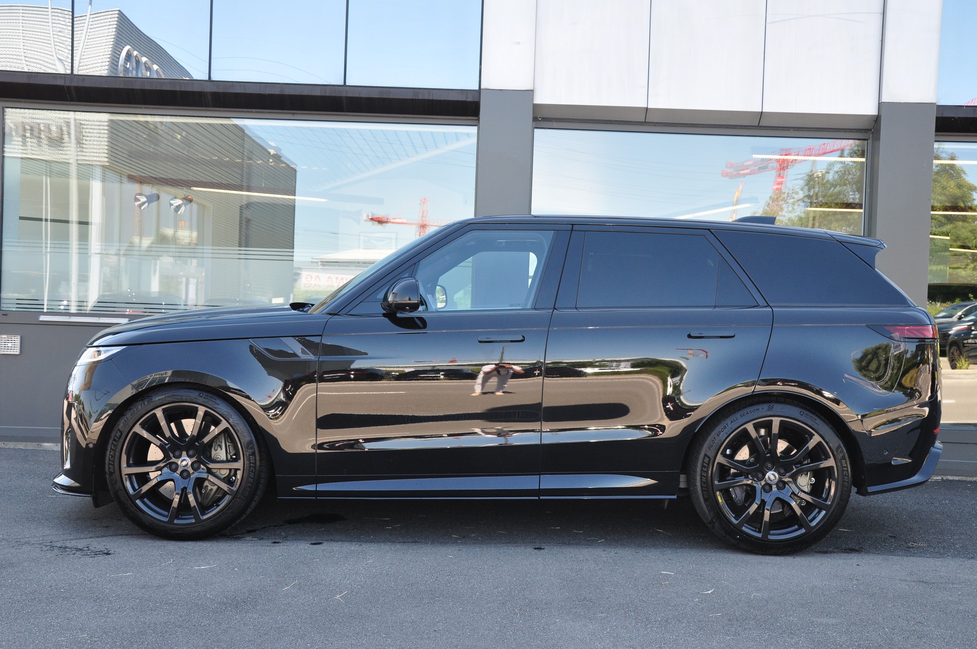 LAND ROVER Range Rover Sport P635 4.4 V8 SV Edition One-image-4