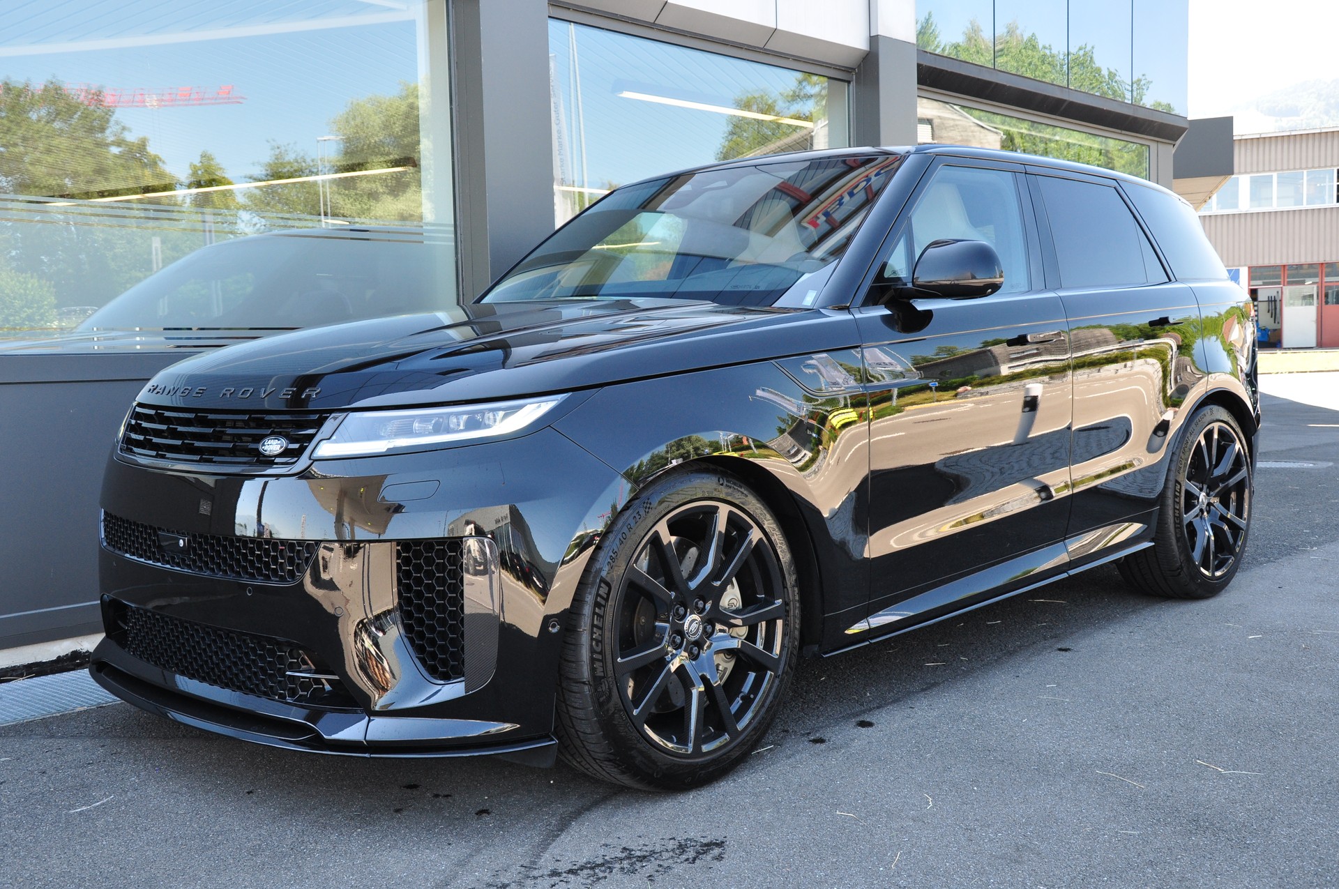 LAND ROVER Range Rover Sport P635 4.4 V8 SV Edition One-image-0