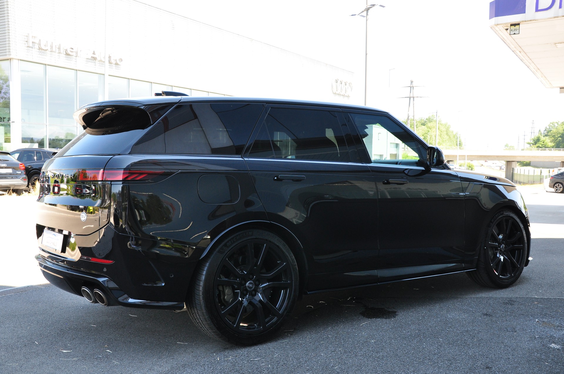 LAND ROVER Range Rover Sport P635 4.4 V8 SV Edition One-image-8