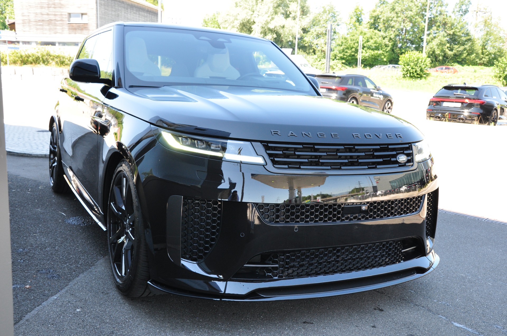 LAND ROVER Range Rover Sport P635 4.4 V8 SV Edition One-image-9