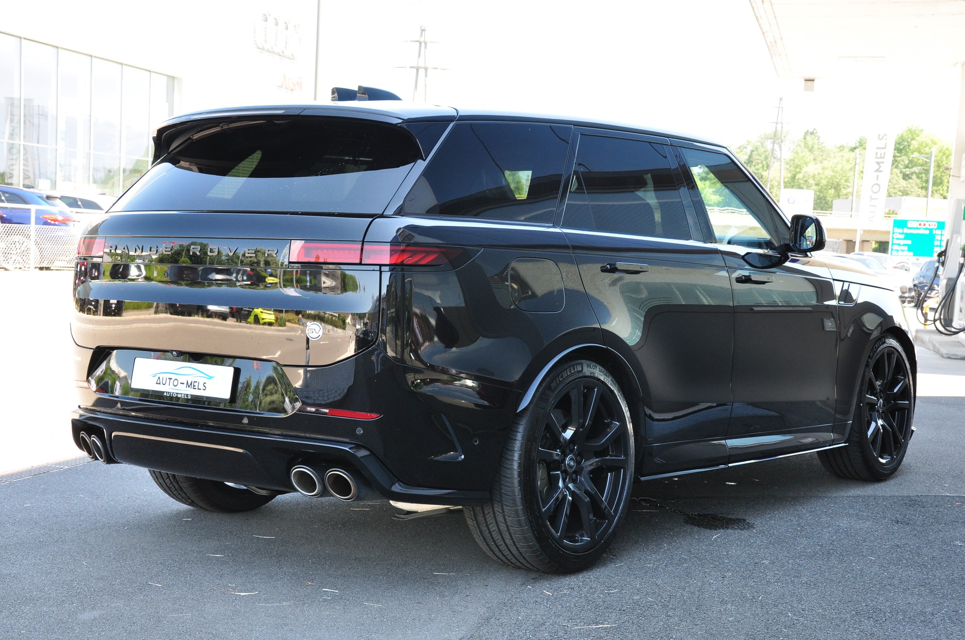 LAND ROVER Range Rover Sport P635 4.4 V8 SV Edition One-image-7