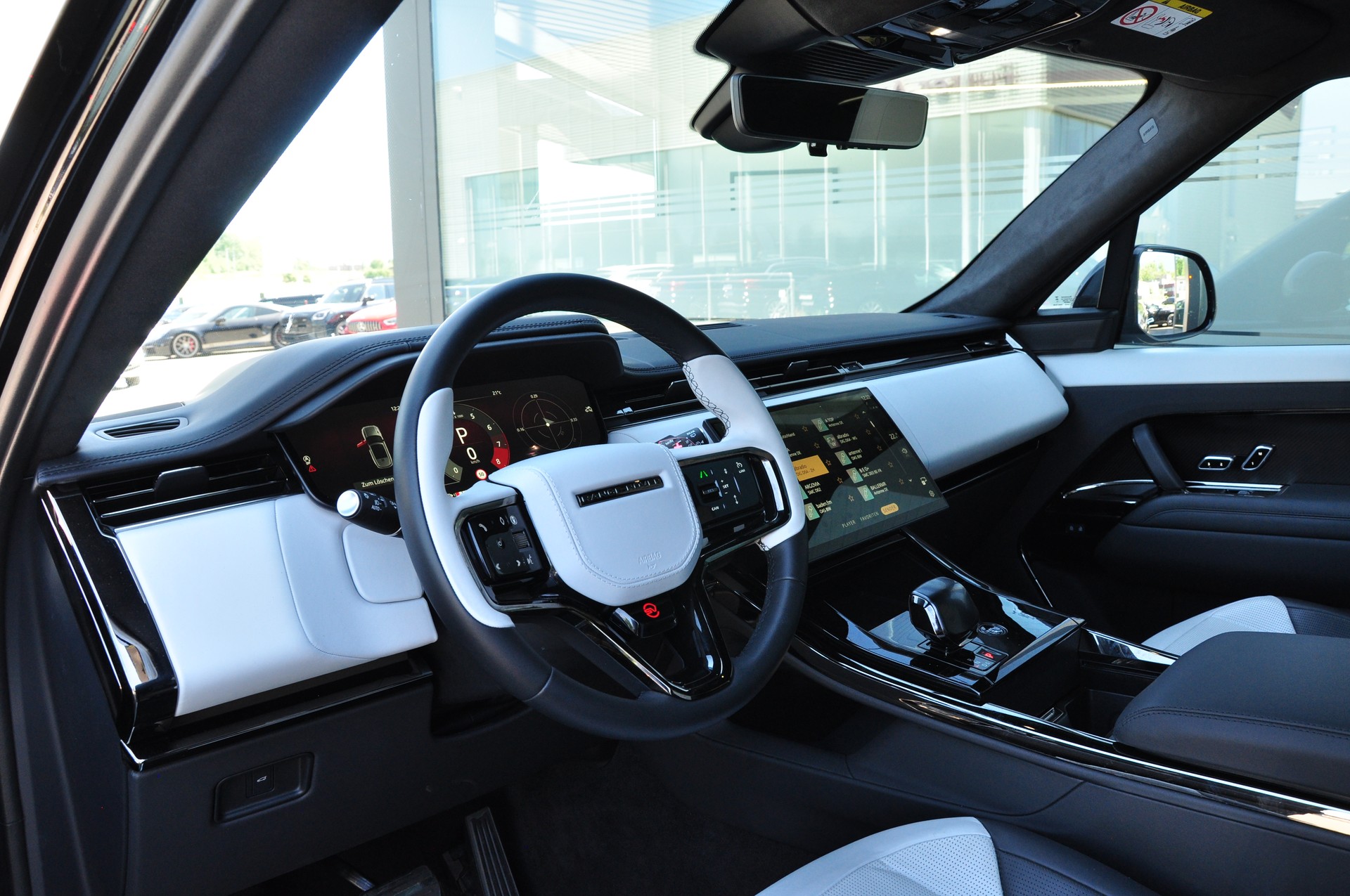 LAND ROVER Range Rover Sport P635 4.4 V8 SV Edition One-image-17
