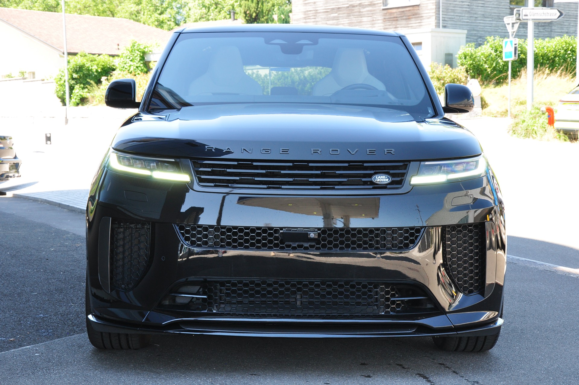 LAND ROVER Range Rover Sport P635 4.4 V8 SV Edition One-image-12