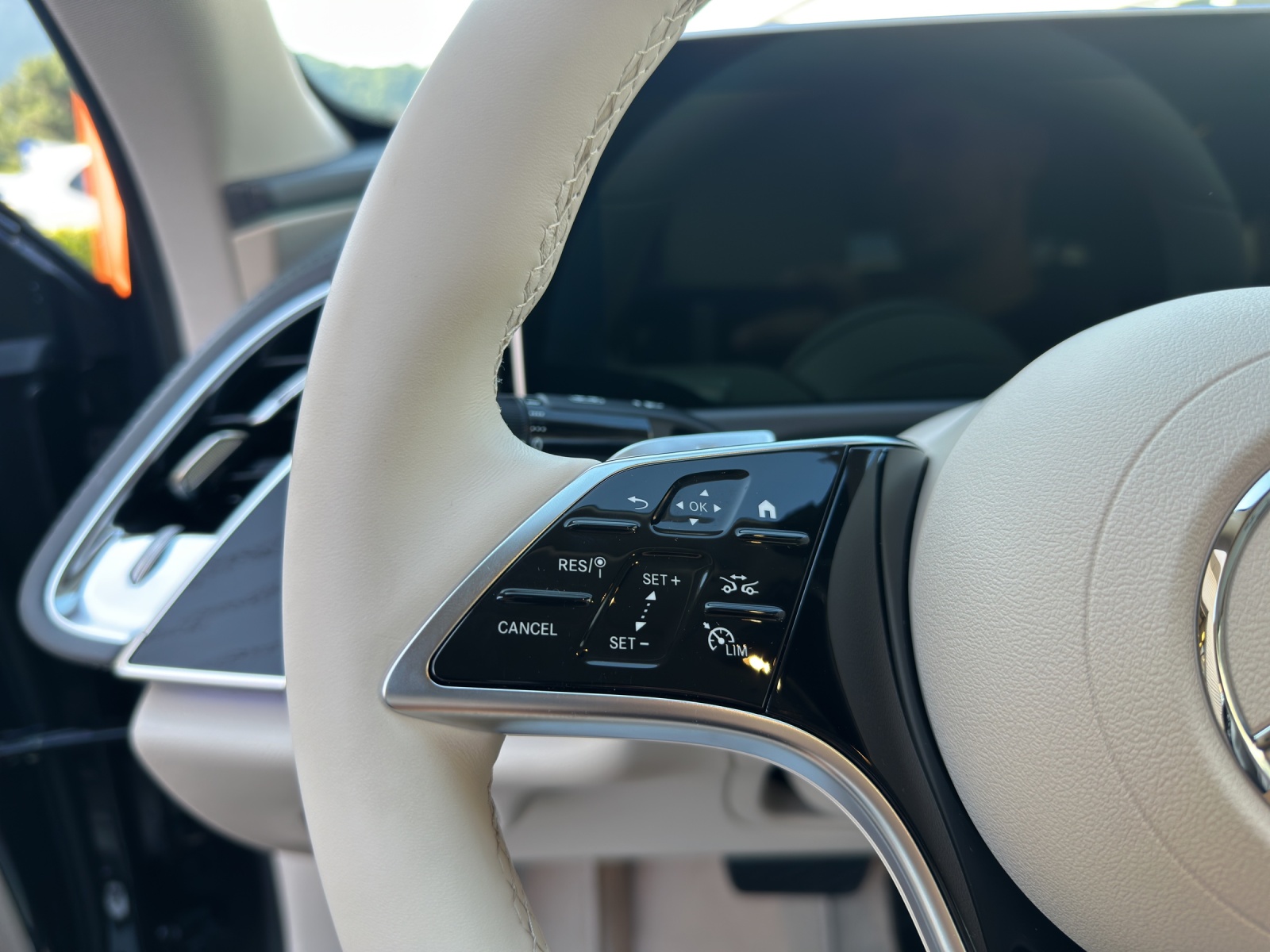 MERCEDES-BENZ E 220 d 4Matic 9G-Tronic-image-15