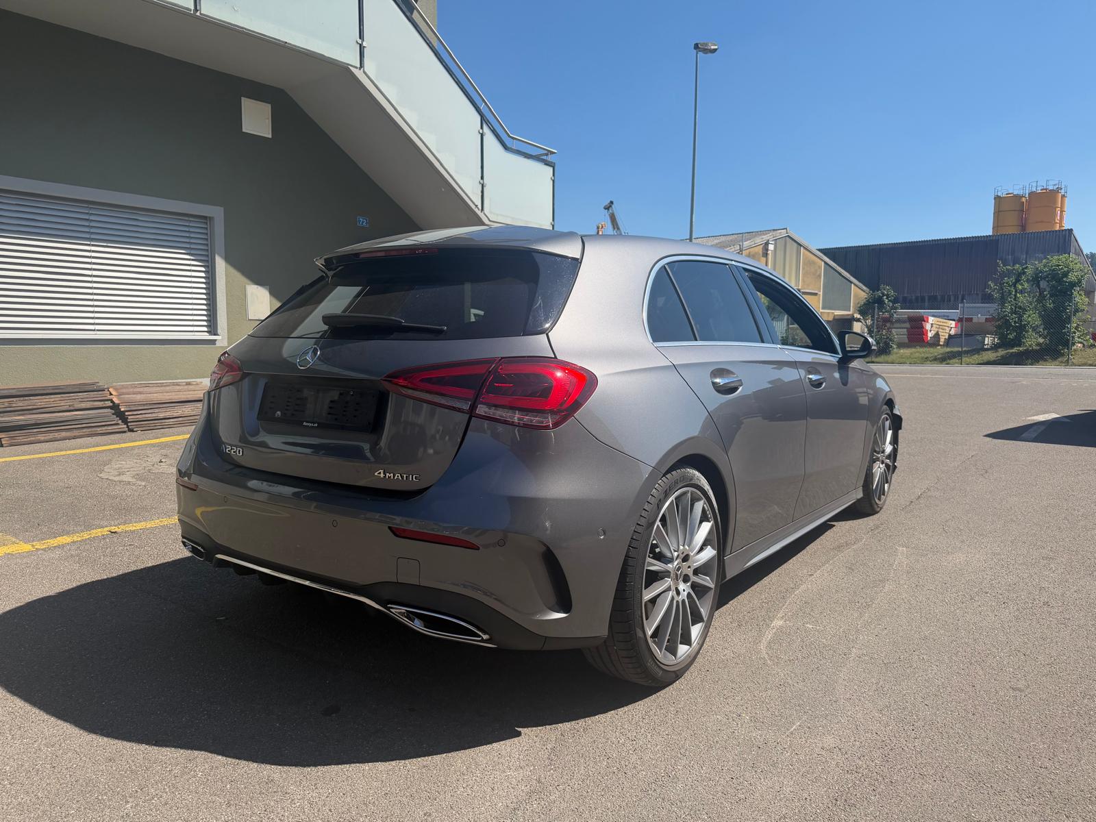MERCEDES-BENZ A 220 AMG Line 7G-DCT 4Matic-image-3