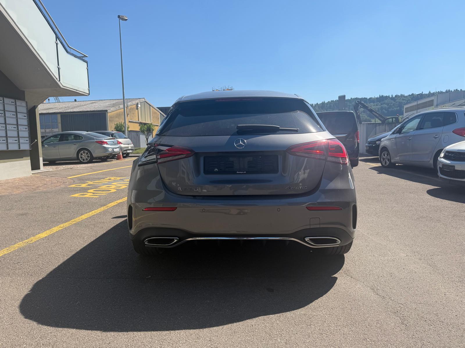 MERCEDES-BENZ A 220 AMG Line 7G-DCT 4Matic-image-4