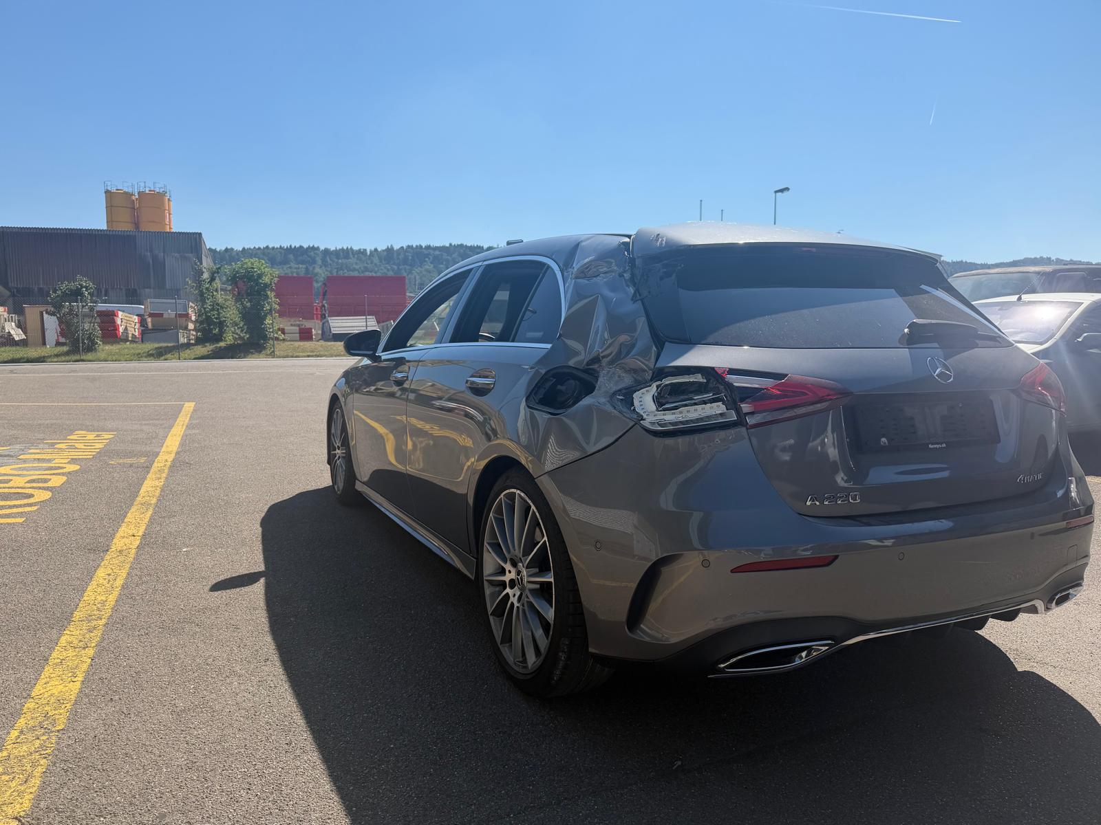 MERCEDES-BENZ A 220 AMG Line 7G-DCT 4Matic-image-5
