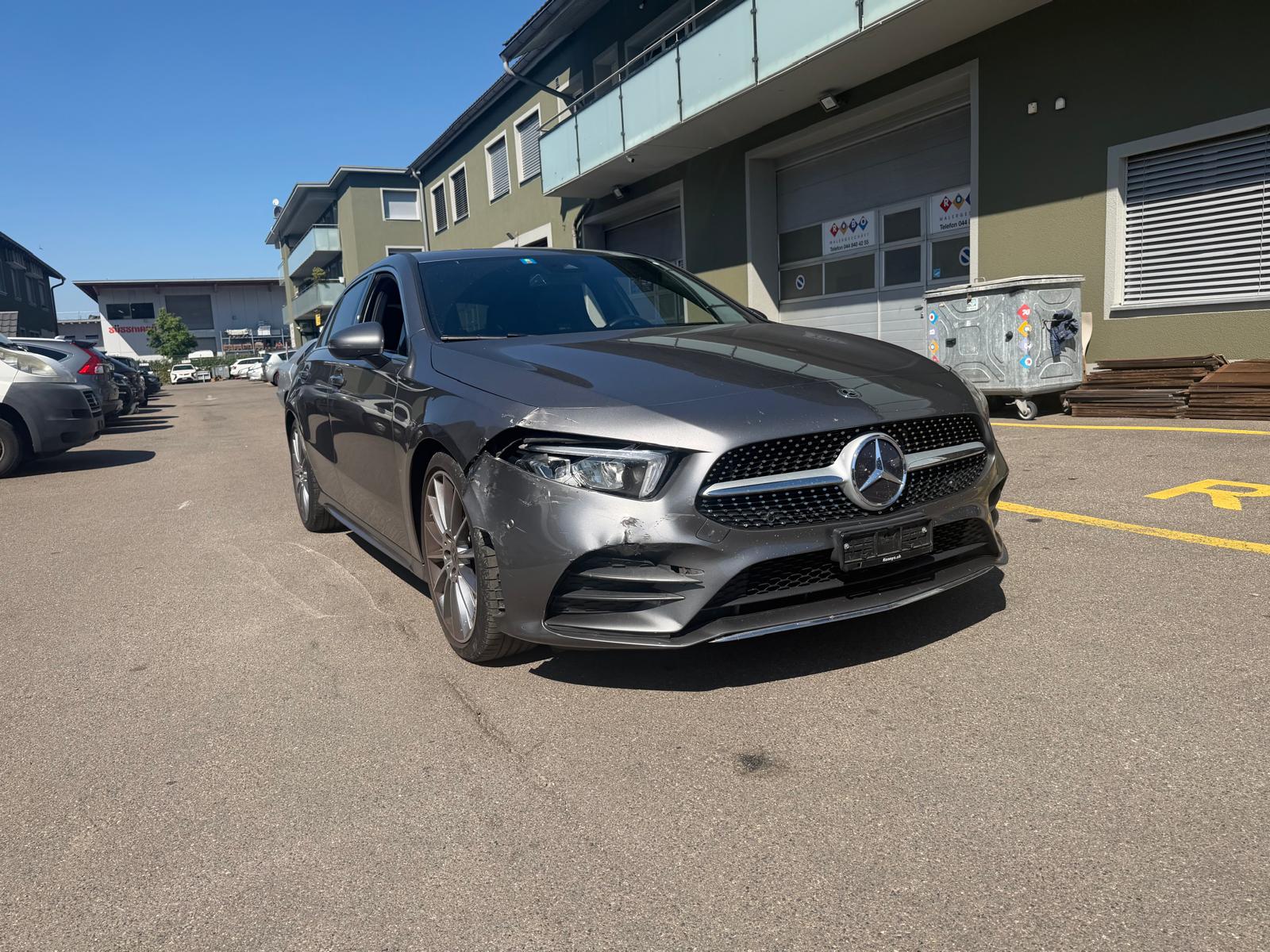MERCEDES-BENZ A 220 AMG Line 7G-DCT 4Matic-image-2