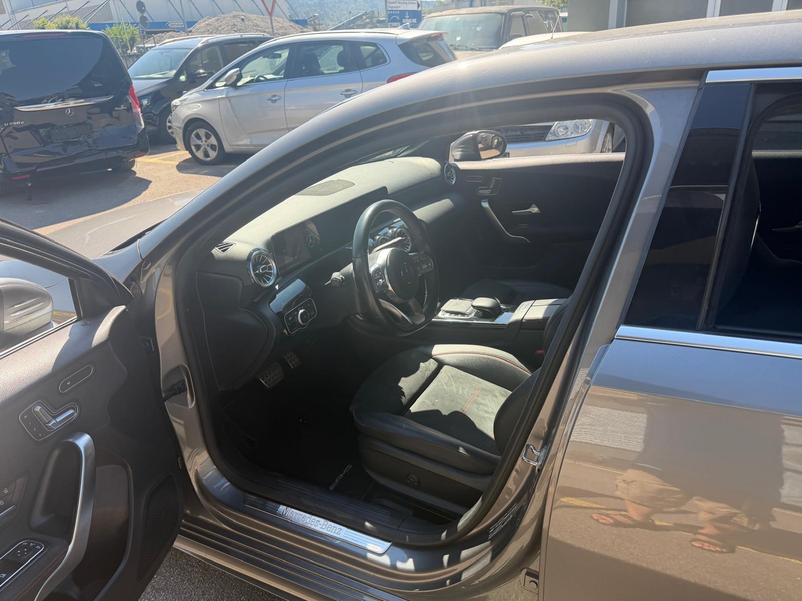 MERCEDES-BENZ A 220 AMG Line 7G-DCT 4Matic-image-7