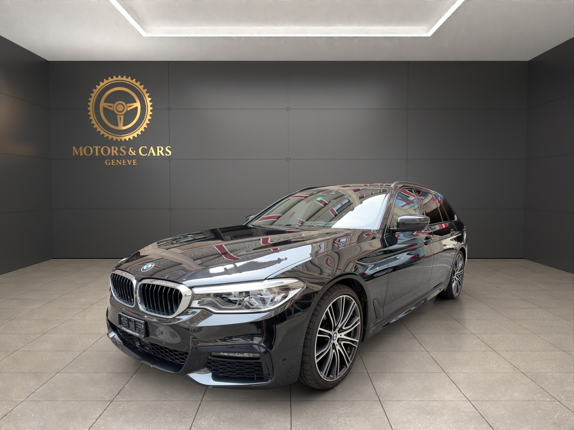 BMW 530i xDrive Touring M Sport Steptronic-image-0