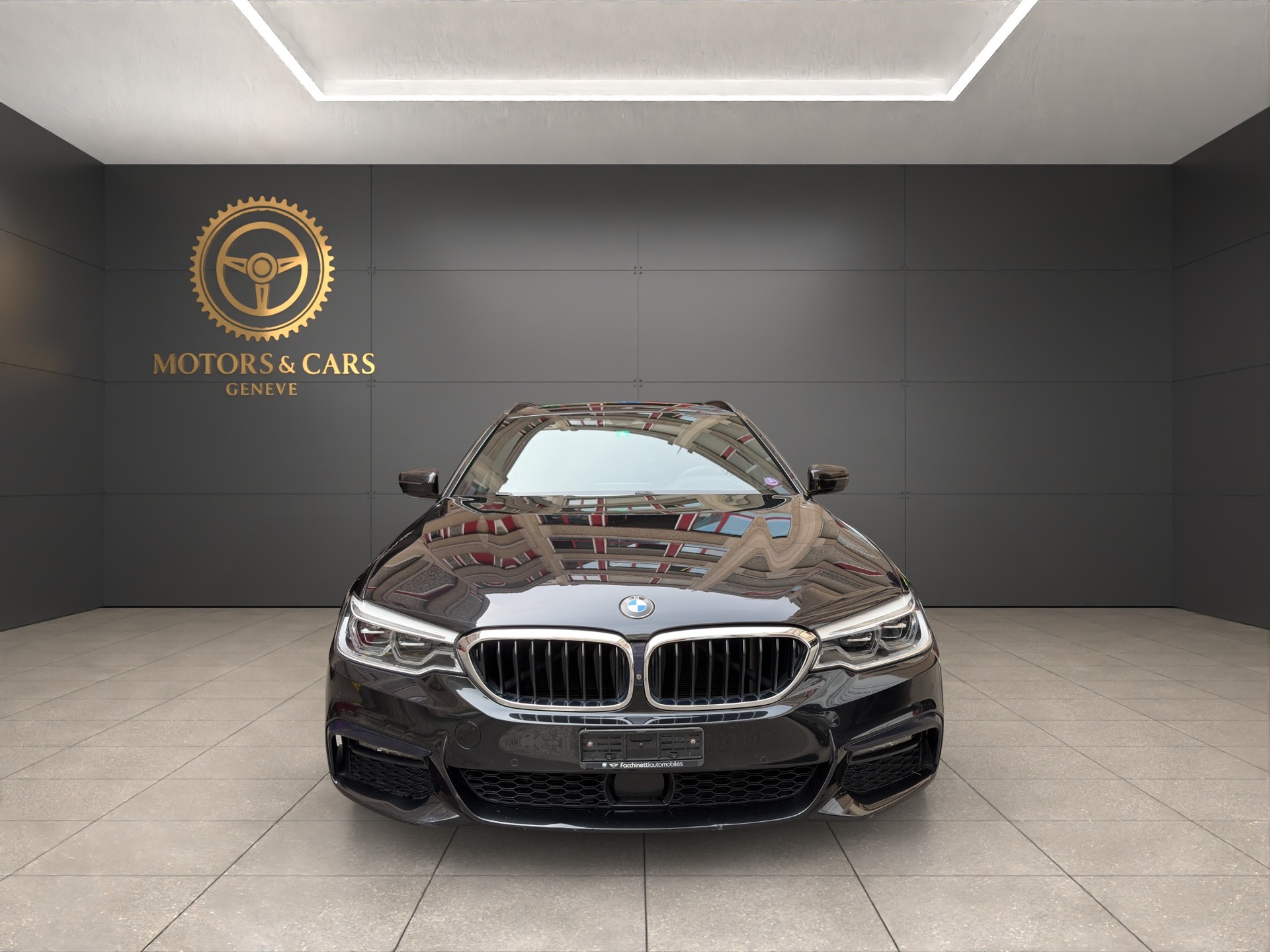 BMW 530i xDrive Touring M Sport Steptronic-image-2