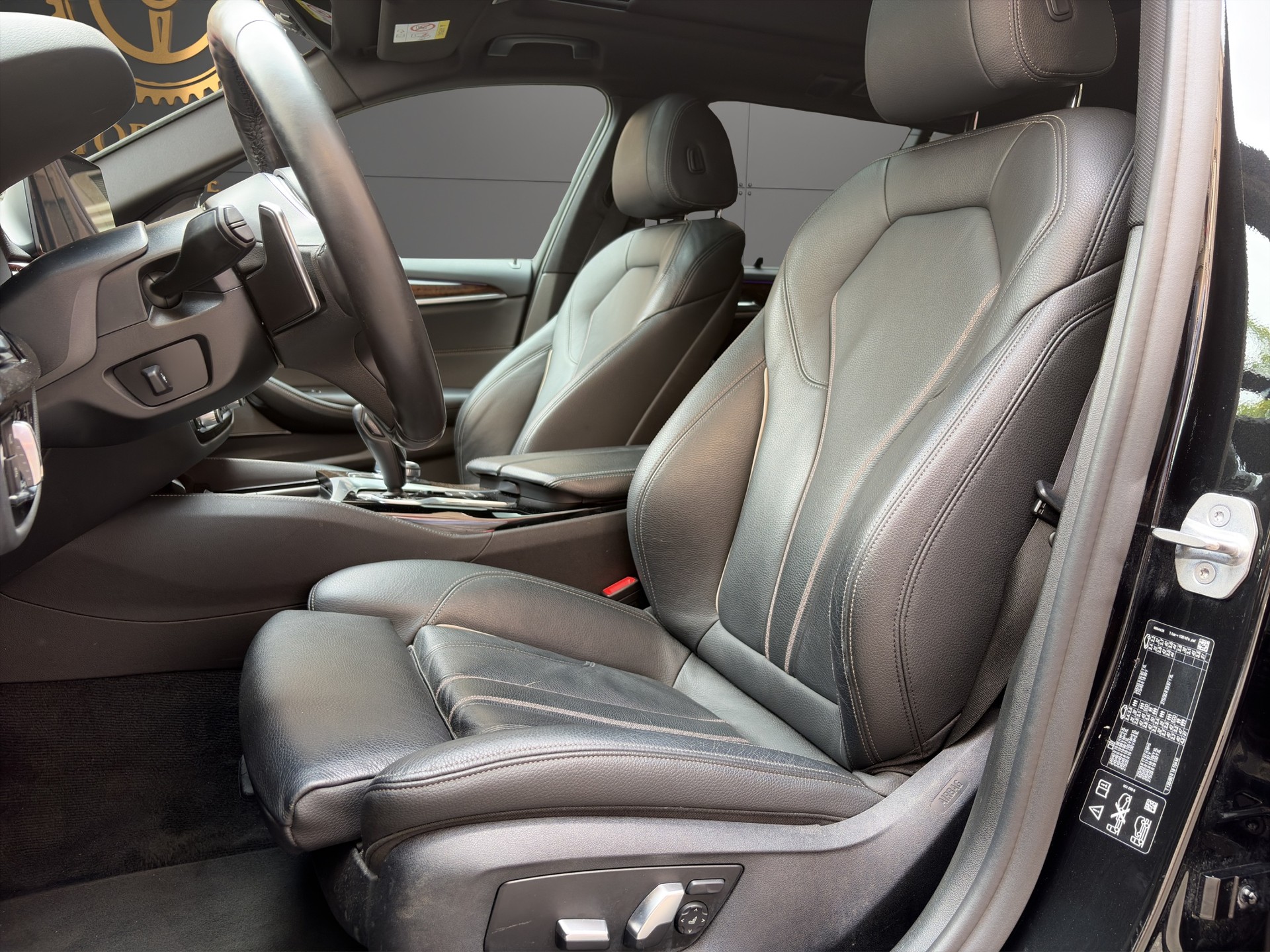 BMW 530i xDrive Touring M Sport Steptronic-image-16