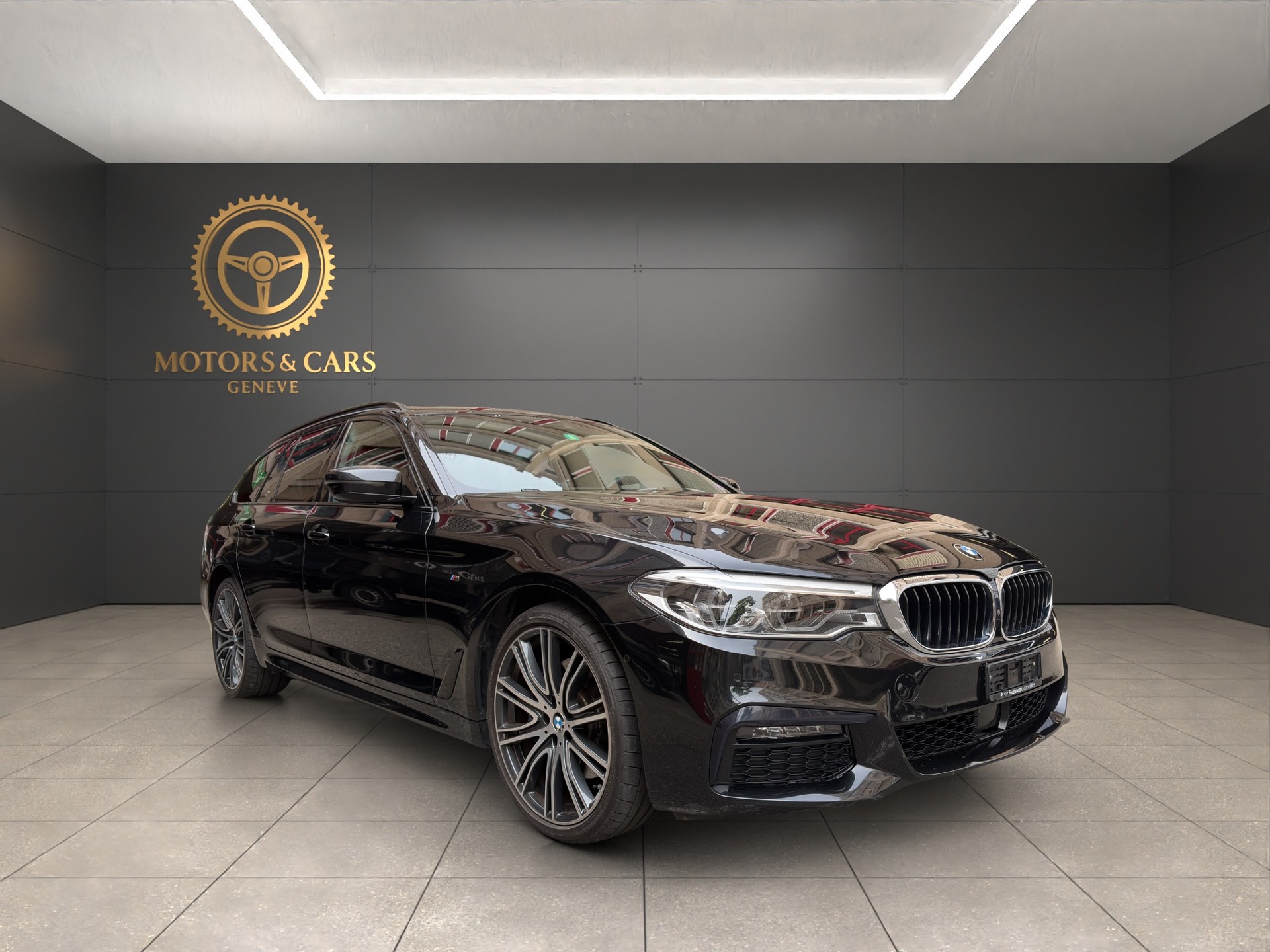 BMW 530i xDrive Touring M Sport Steptronic-image-1