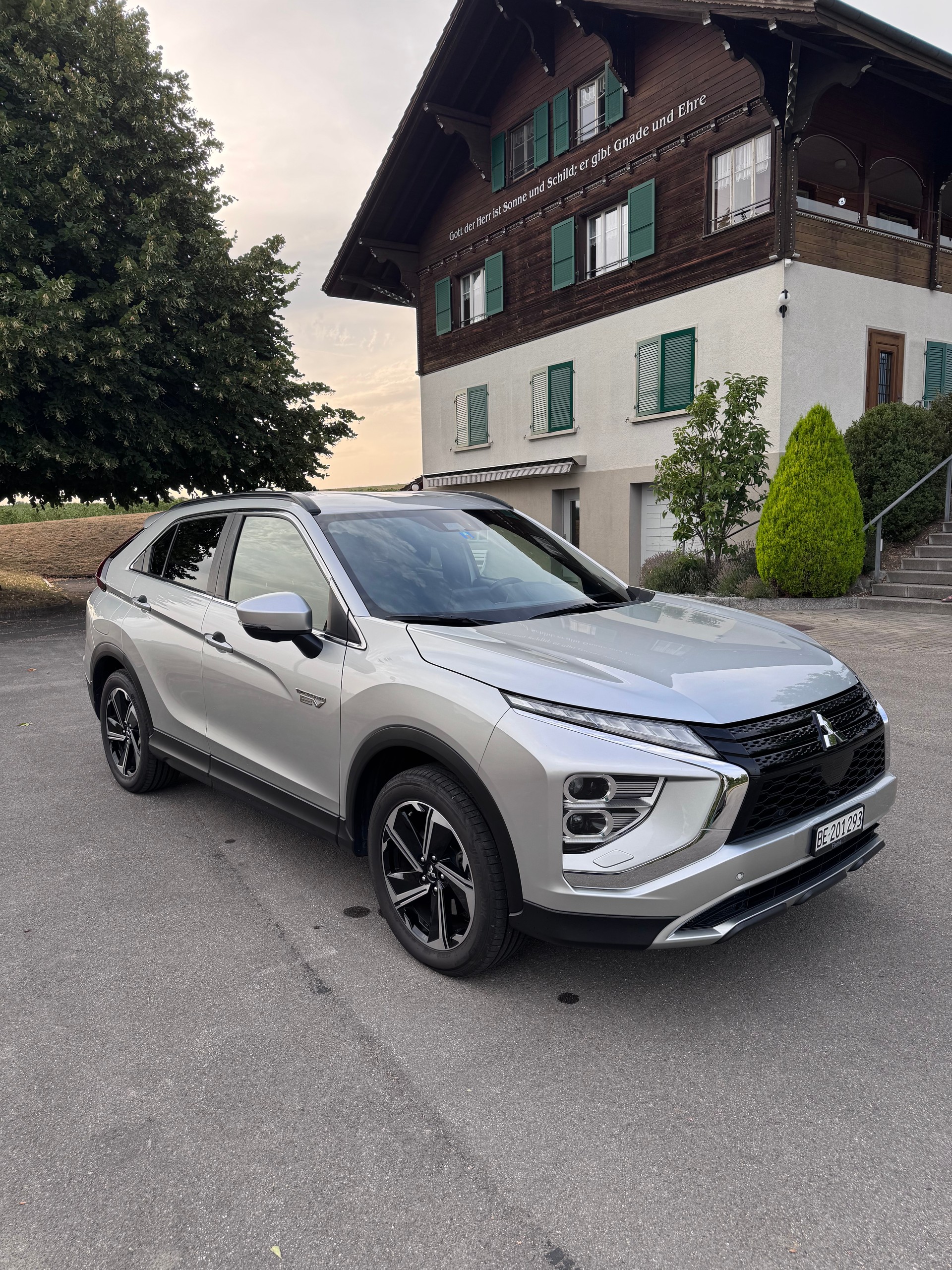 MITSUBISHI 2.4 PHEV Style 4x4-image-2