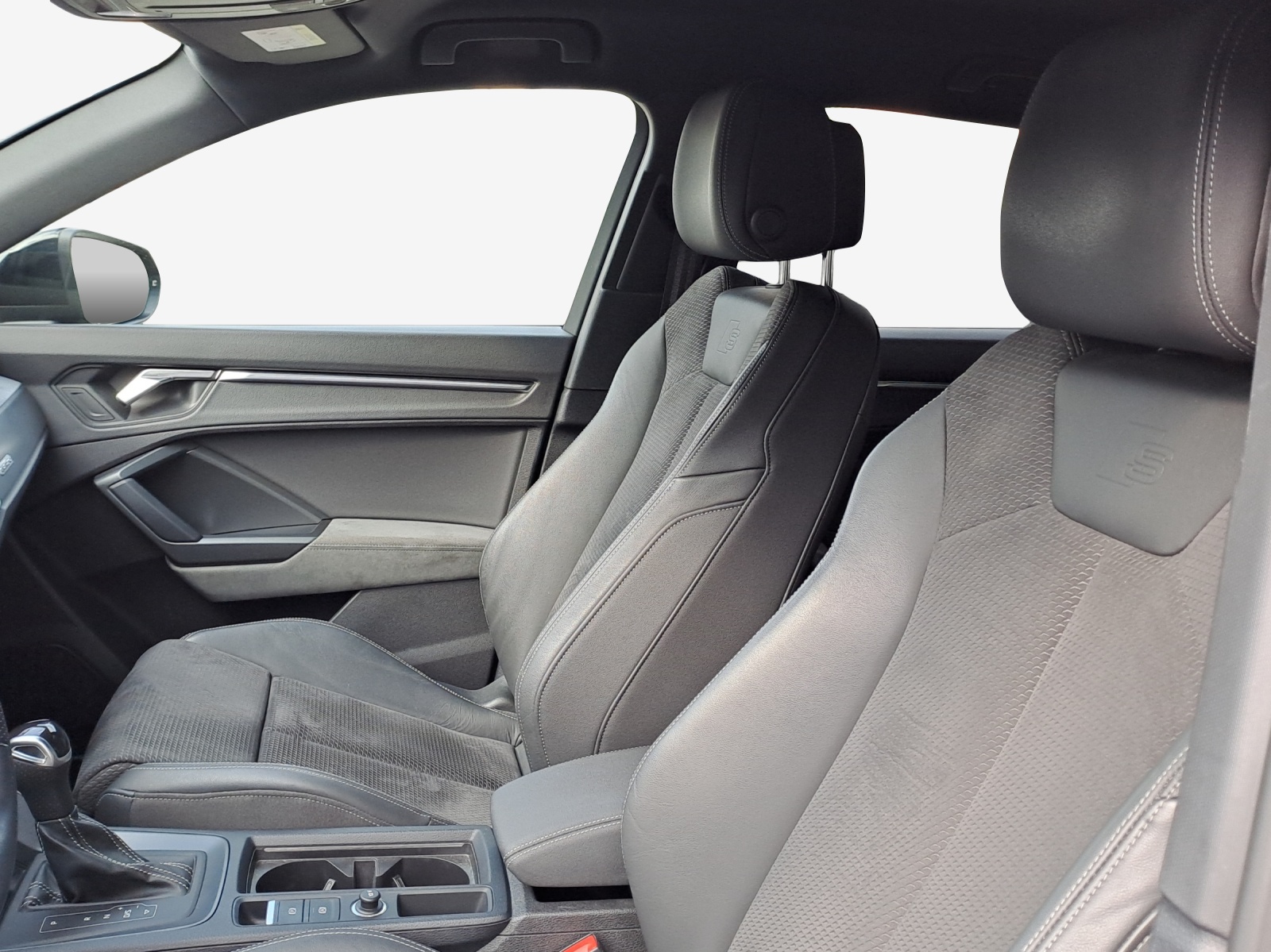 AUDI Q3 45 TFSI S line quattro S-tronic-image-7