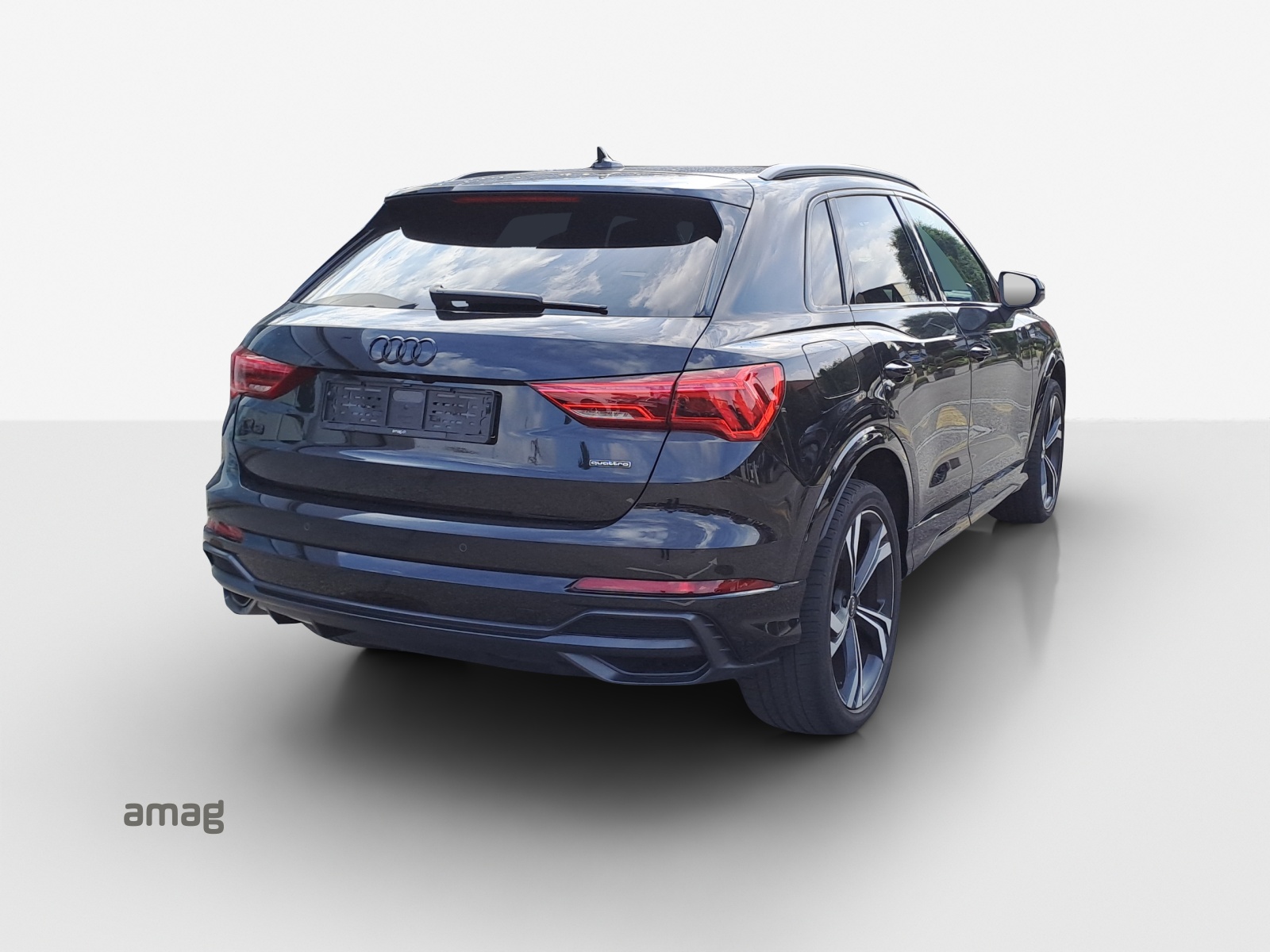 AUDI Q3 45 TFSI S line quattro S-tronic-image-4