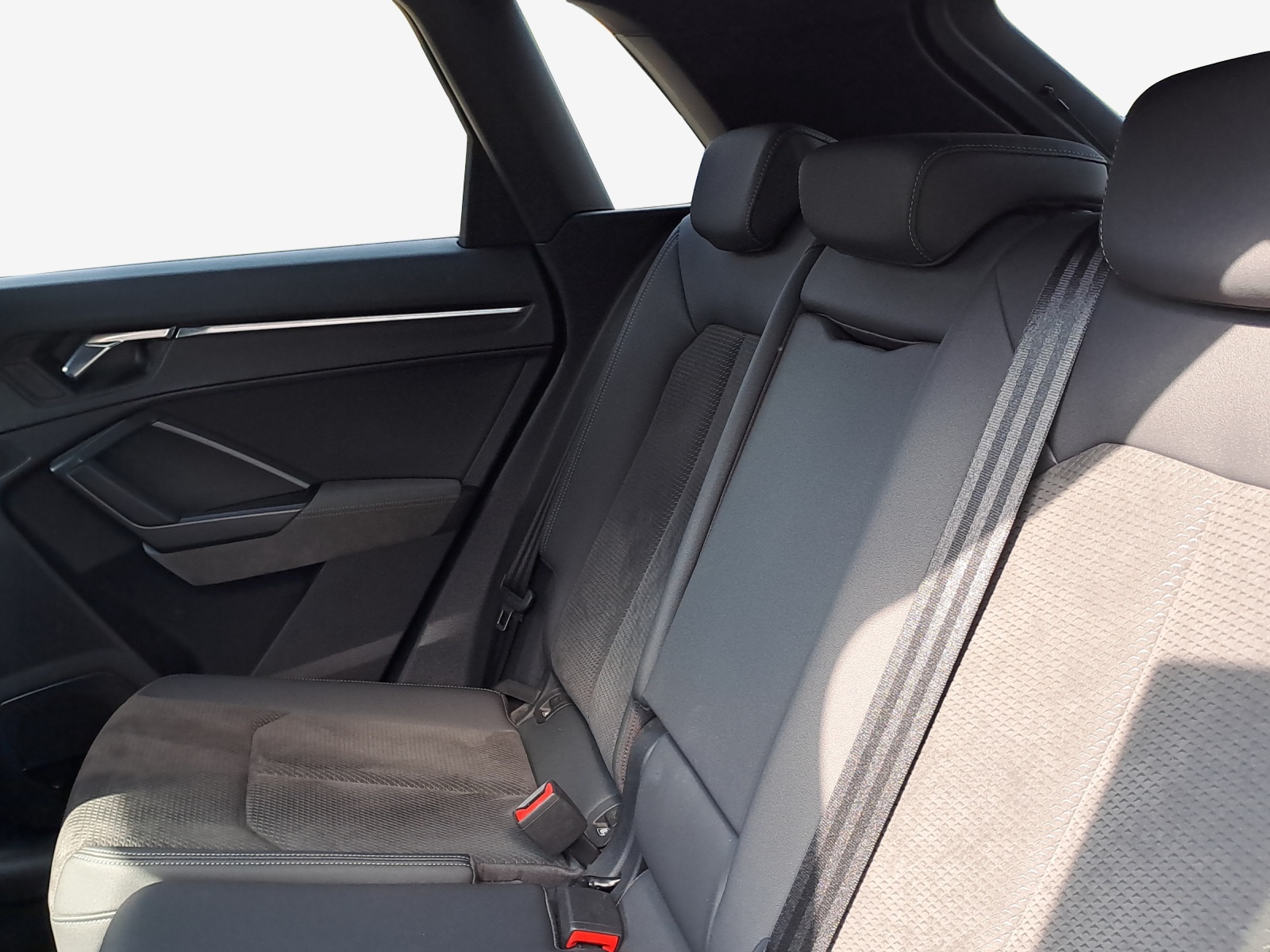 AUDI Q3 45 TFSI S line quattro S-tronic-image-11