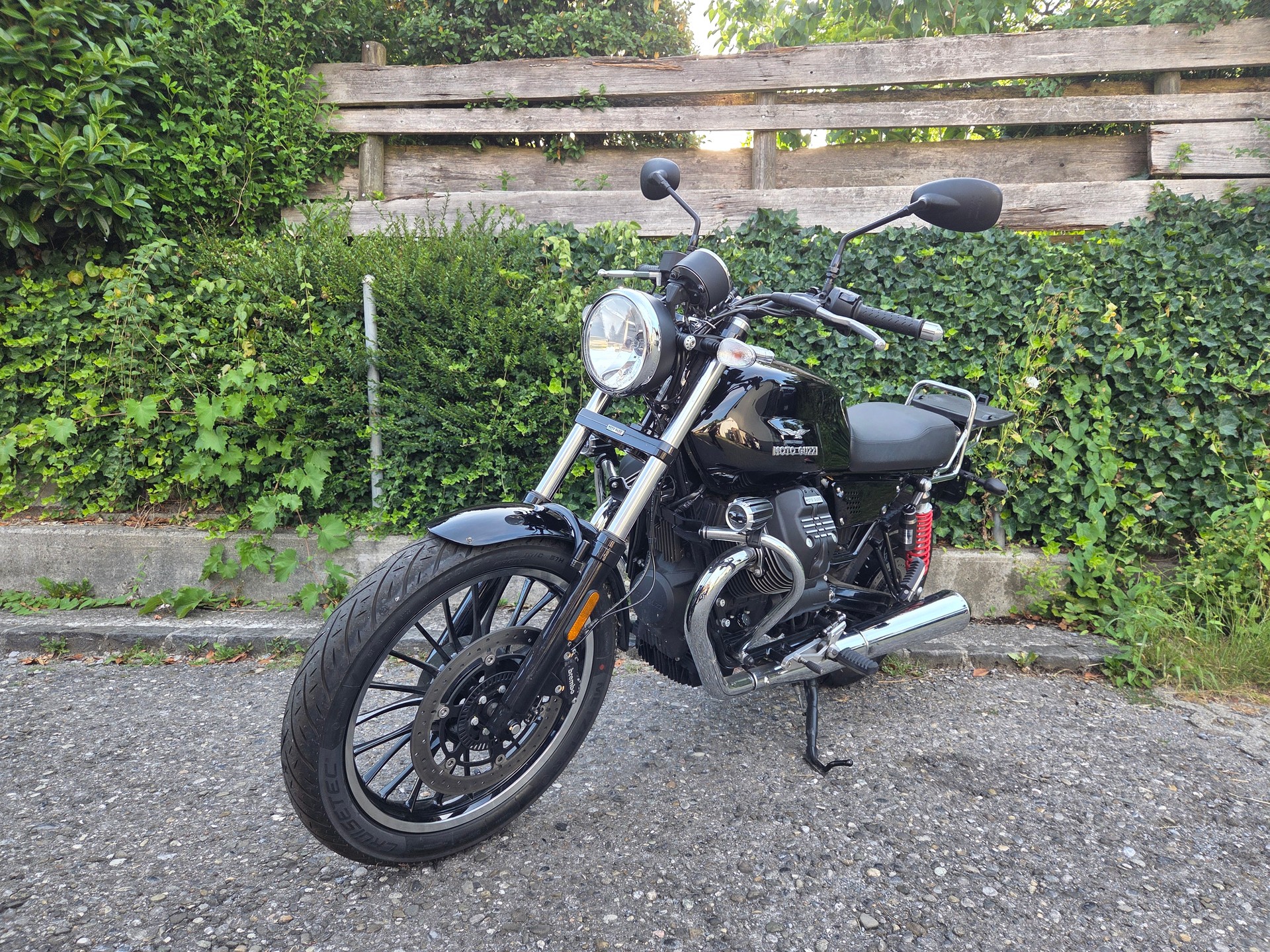 MOTO GUZZI V9 Roamer 850 ABS-showroom-element-1