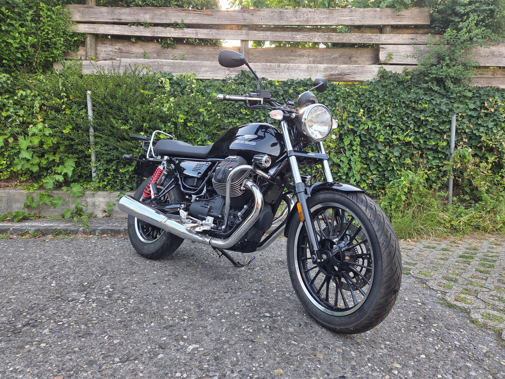 MOTO GUZZI V9 Roamer 850 ABS-showroom-element-2