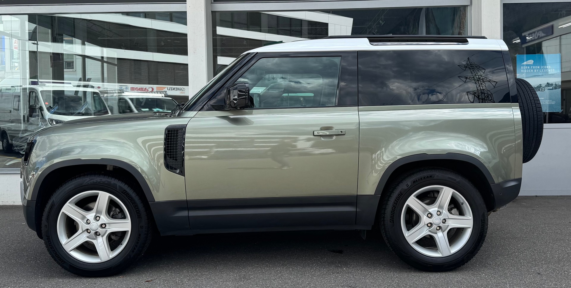 LAND ROVER Defender 90 3.0D I6 250 SE AT8-showroom-element-2