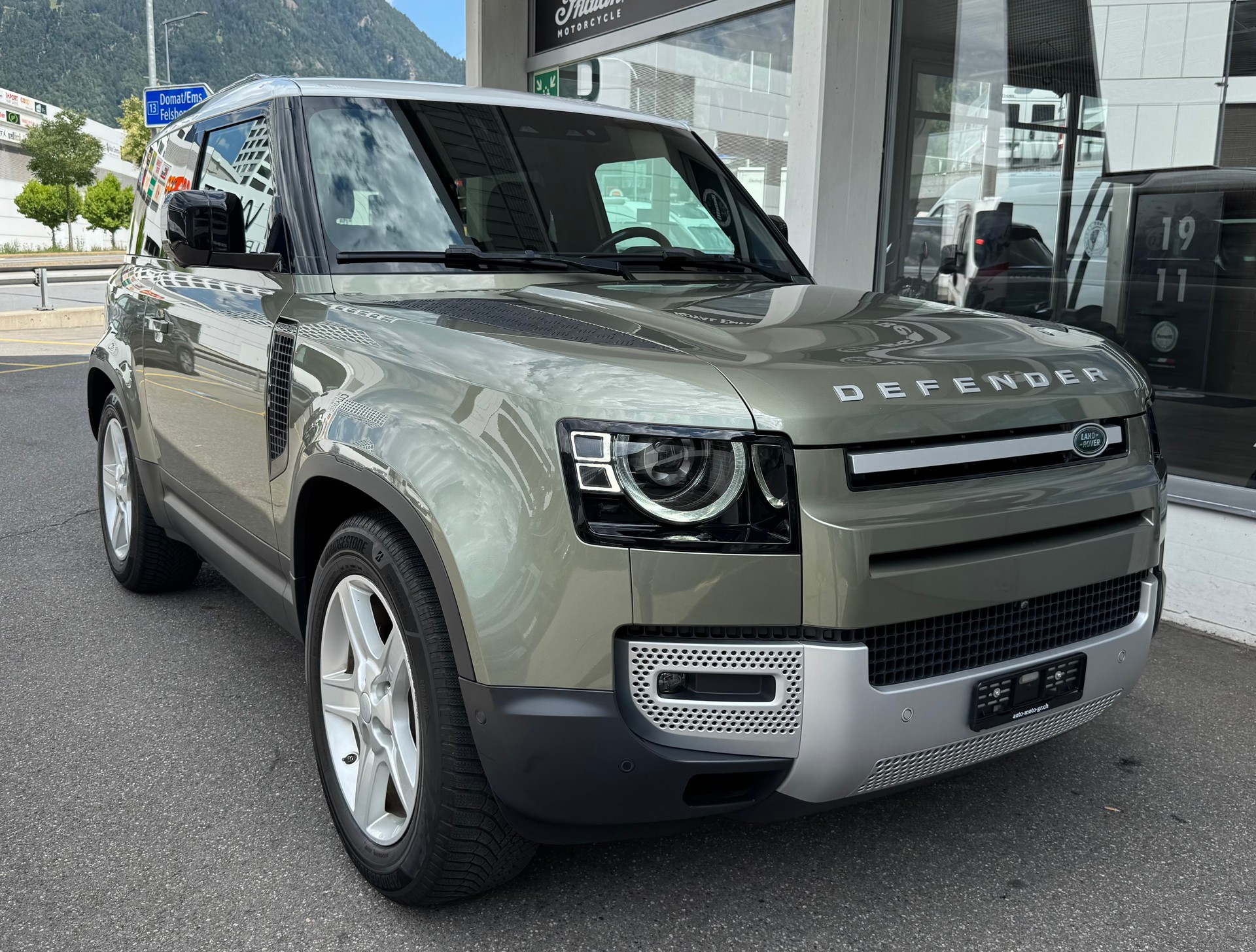 LAND ROVER Defender 90 3.0D I6 250 SE AT8