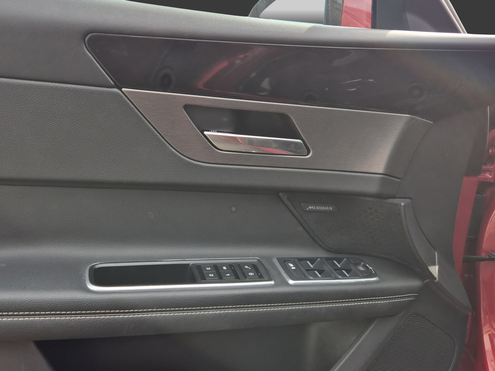 JAGUAR XF S Automatic-image-12