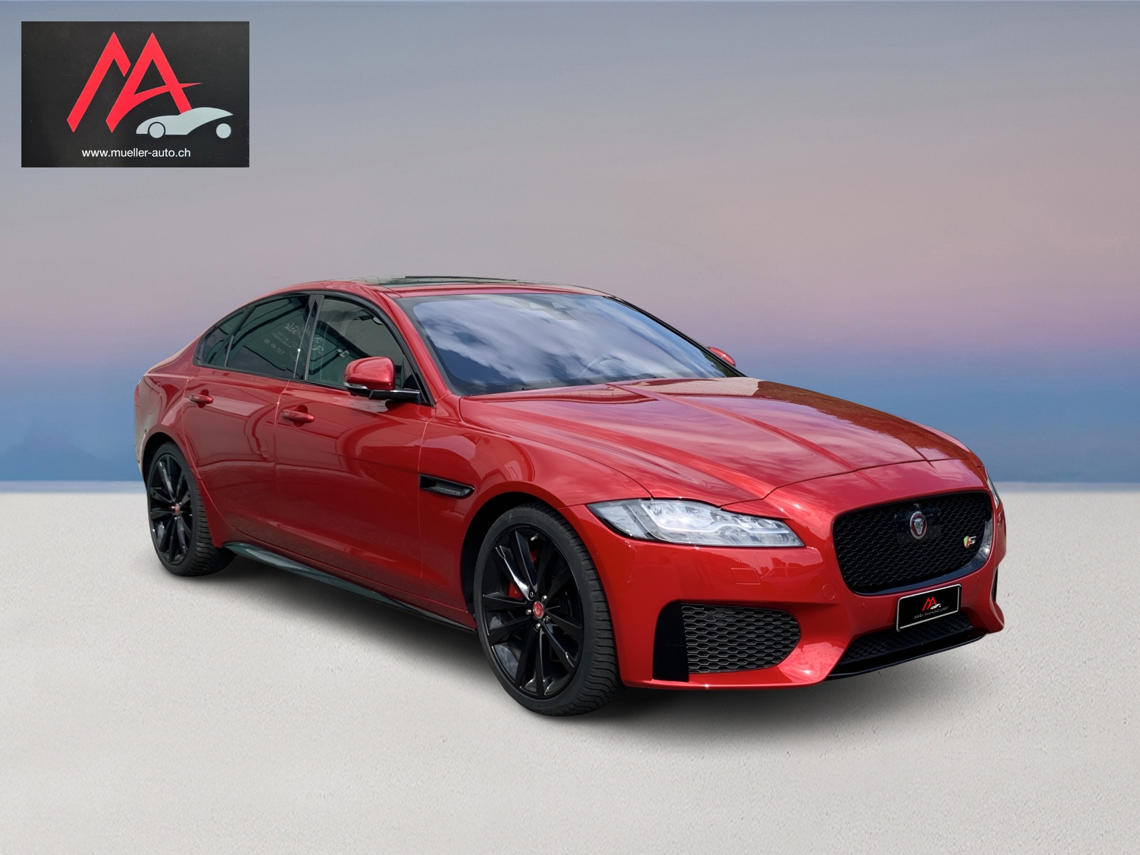 JAGUAR XF S Automatic-showroom-element-1