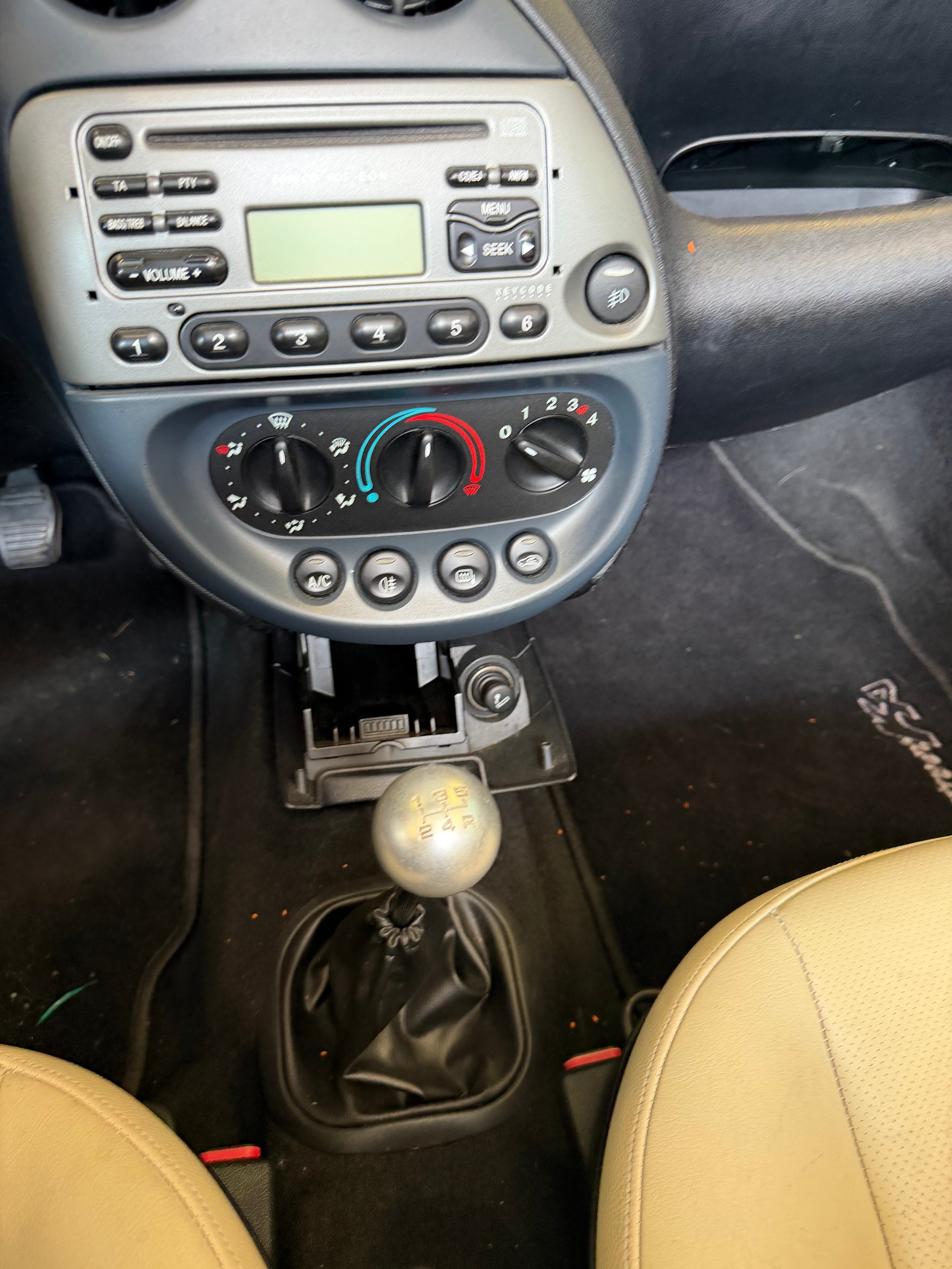 FORD Streetka 1.6 (Luxury)-image-9