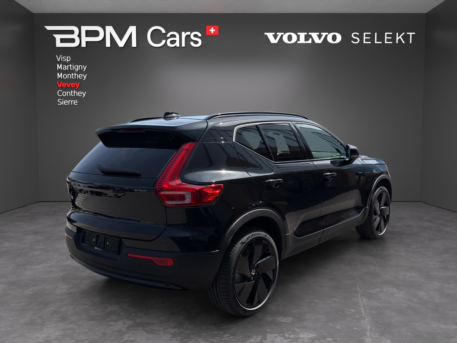 VOLVO EX40 82kWh Twin Motor Performance AWD Xcentric Black Edition-image-4