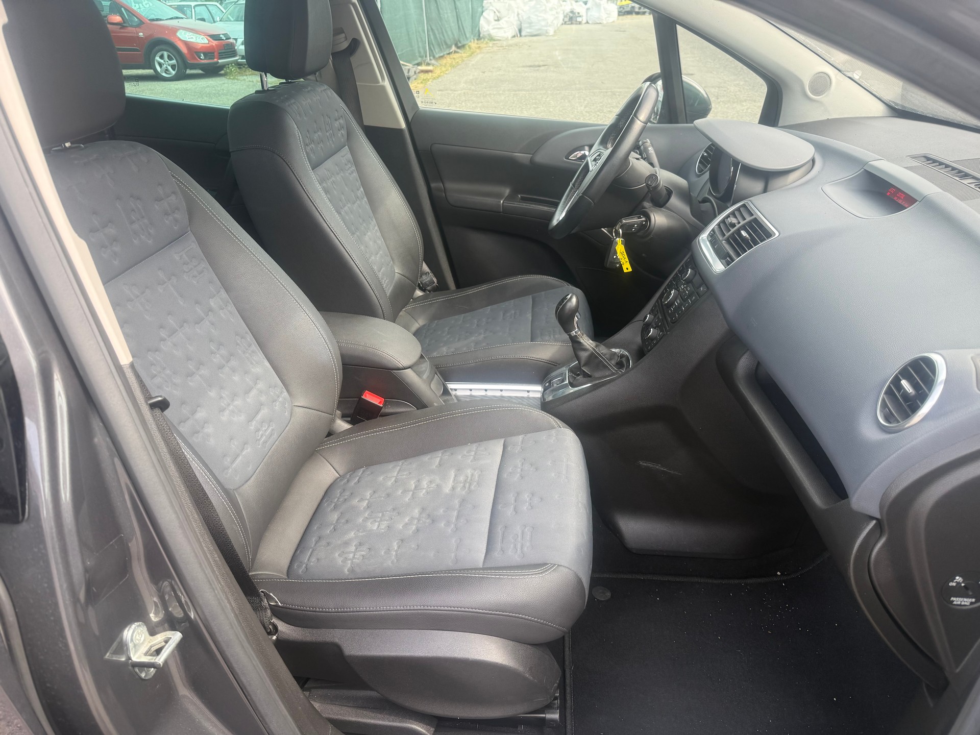 OPEL Meriva 1.4 Turbo Cosmo-image-11