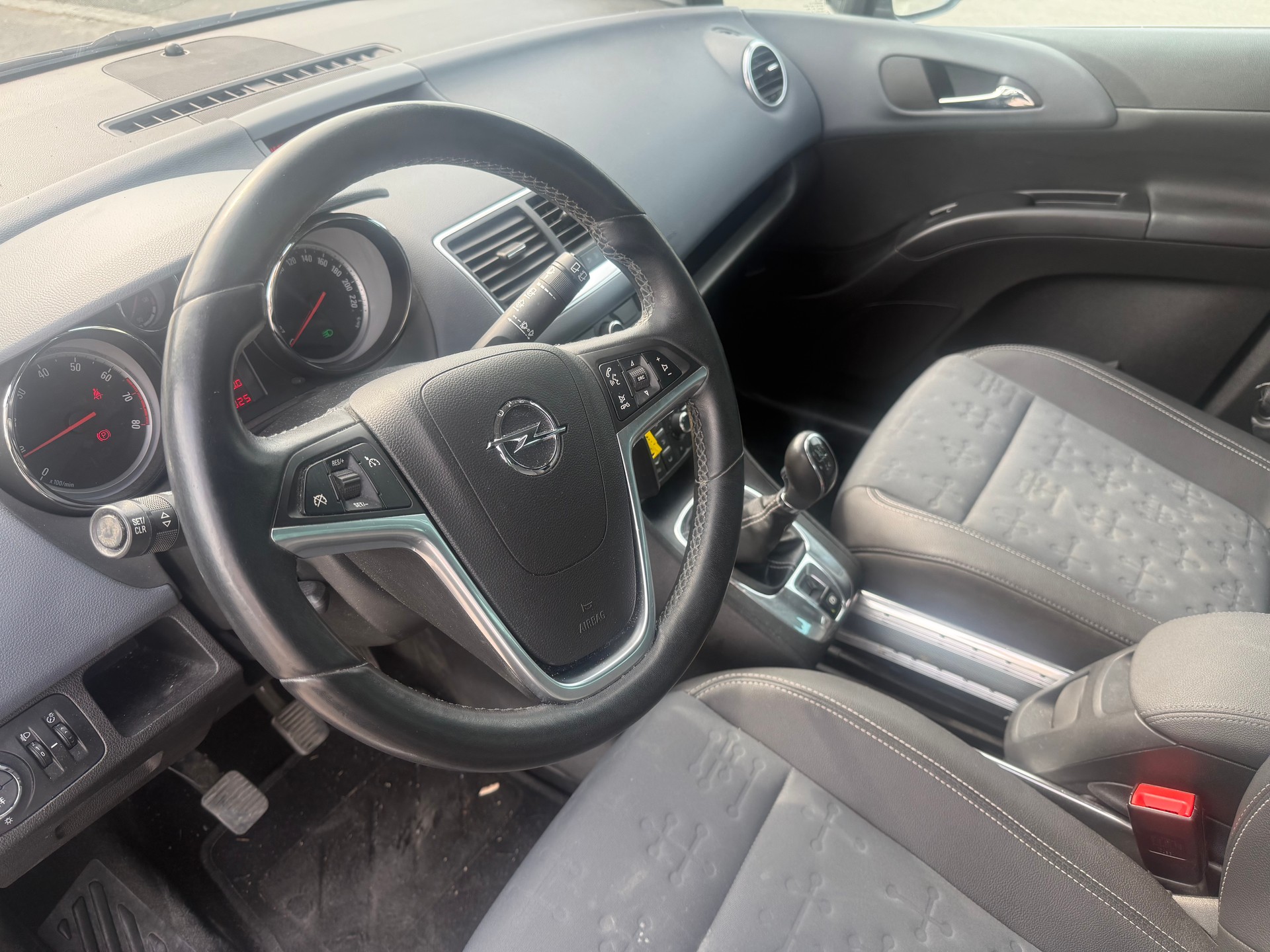 OPEL Meriva 1.4 Turbo Cosmo-image-9