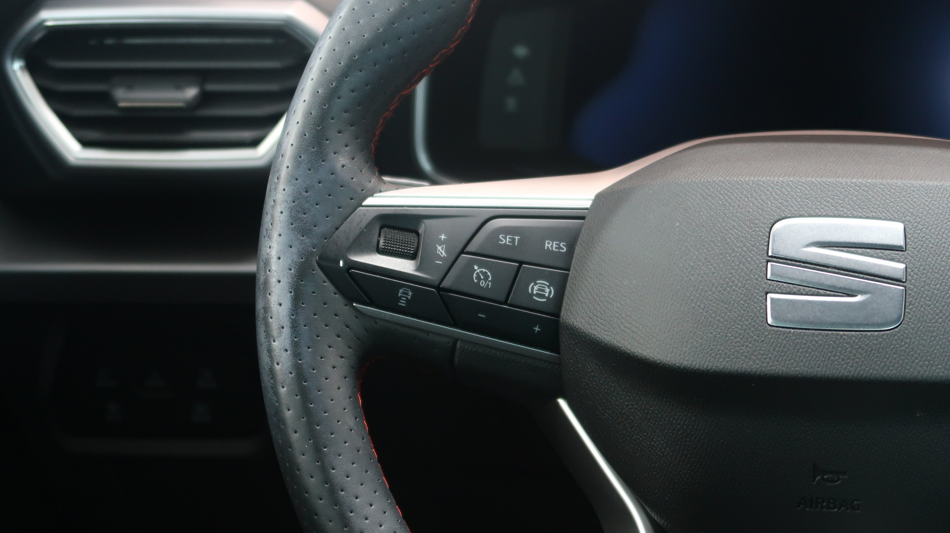 SEAT Leon 1.5 TSI FR / CH / 1ère main-image-22