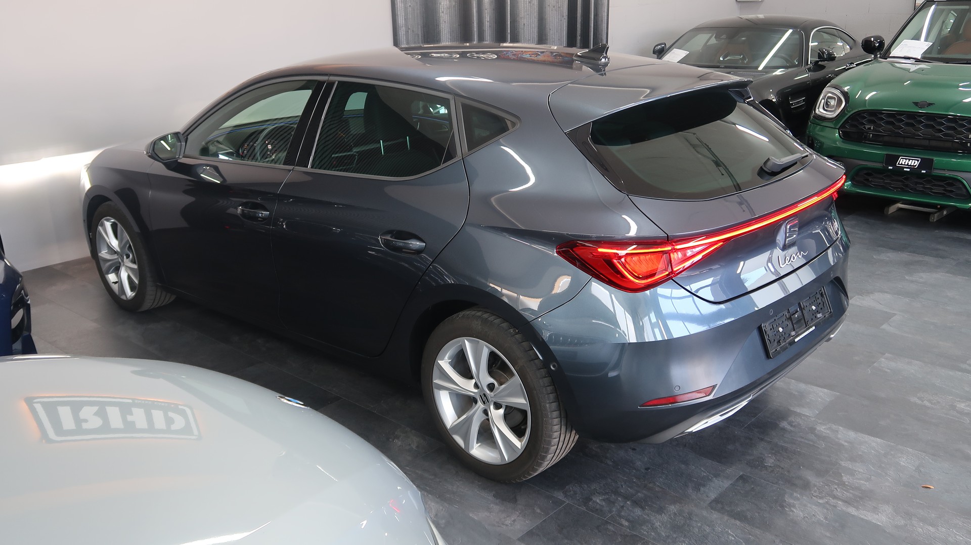 SEAT Leon 1.5 TSI FR / CH / 1ère main-image-12