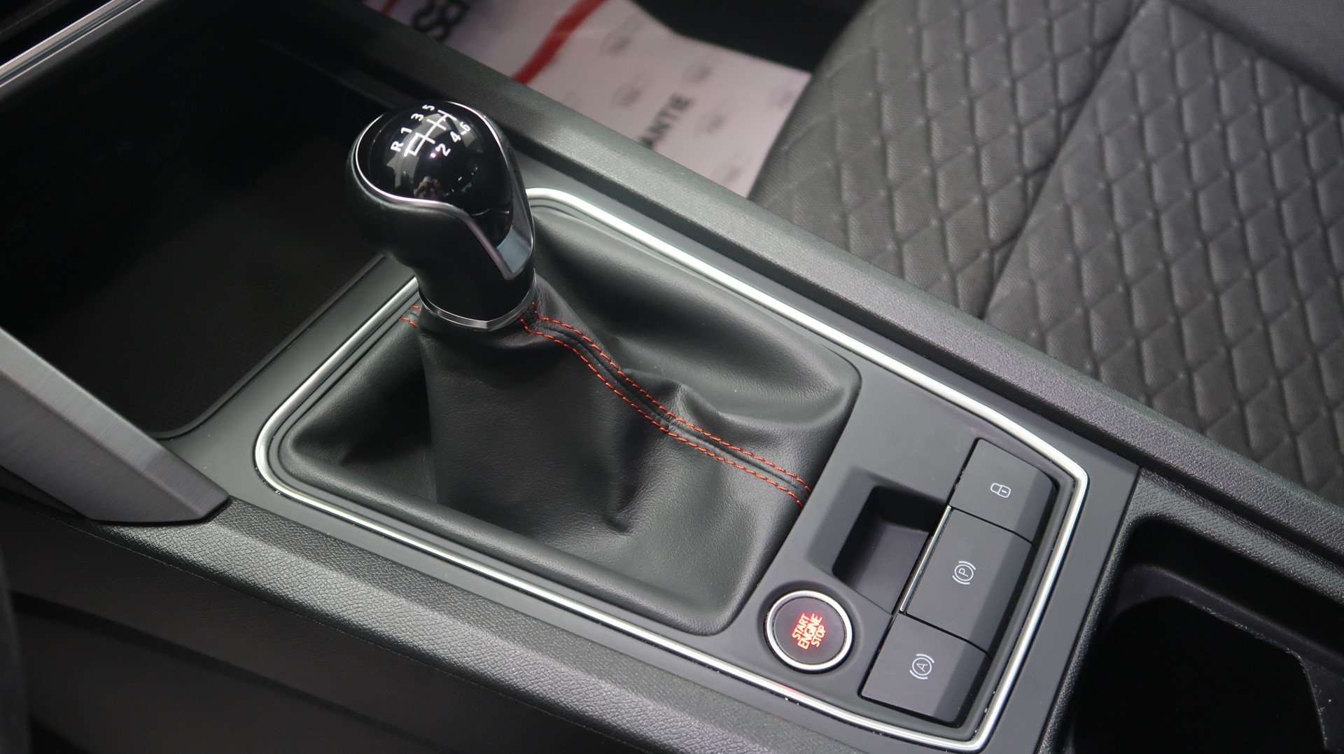 SEAT Leon 1.5 TSI FR / CH / 1ère main-image-18