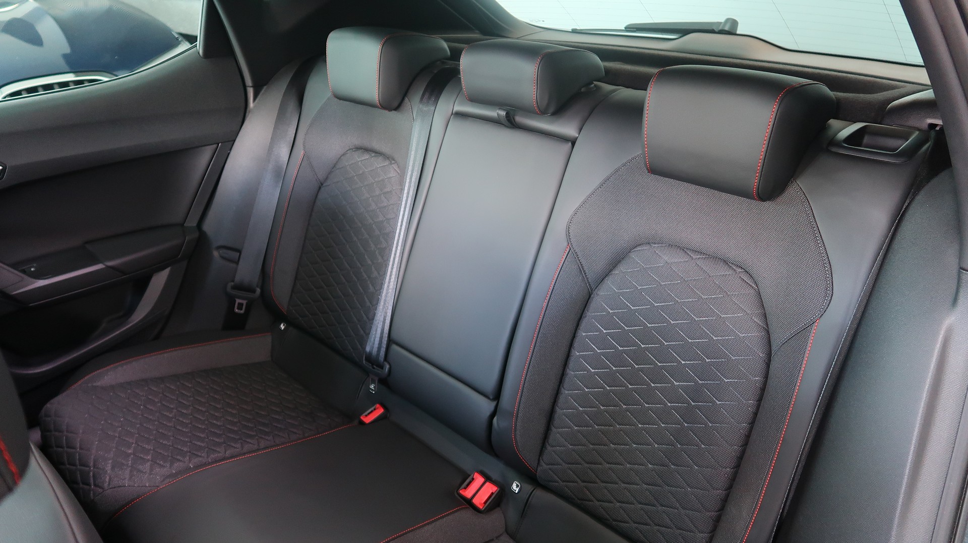 SEAT Leon 1.5 TSI FR / CH / 1ère main-image-17