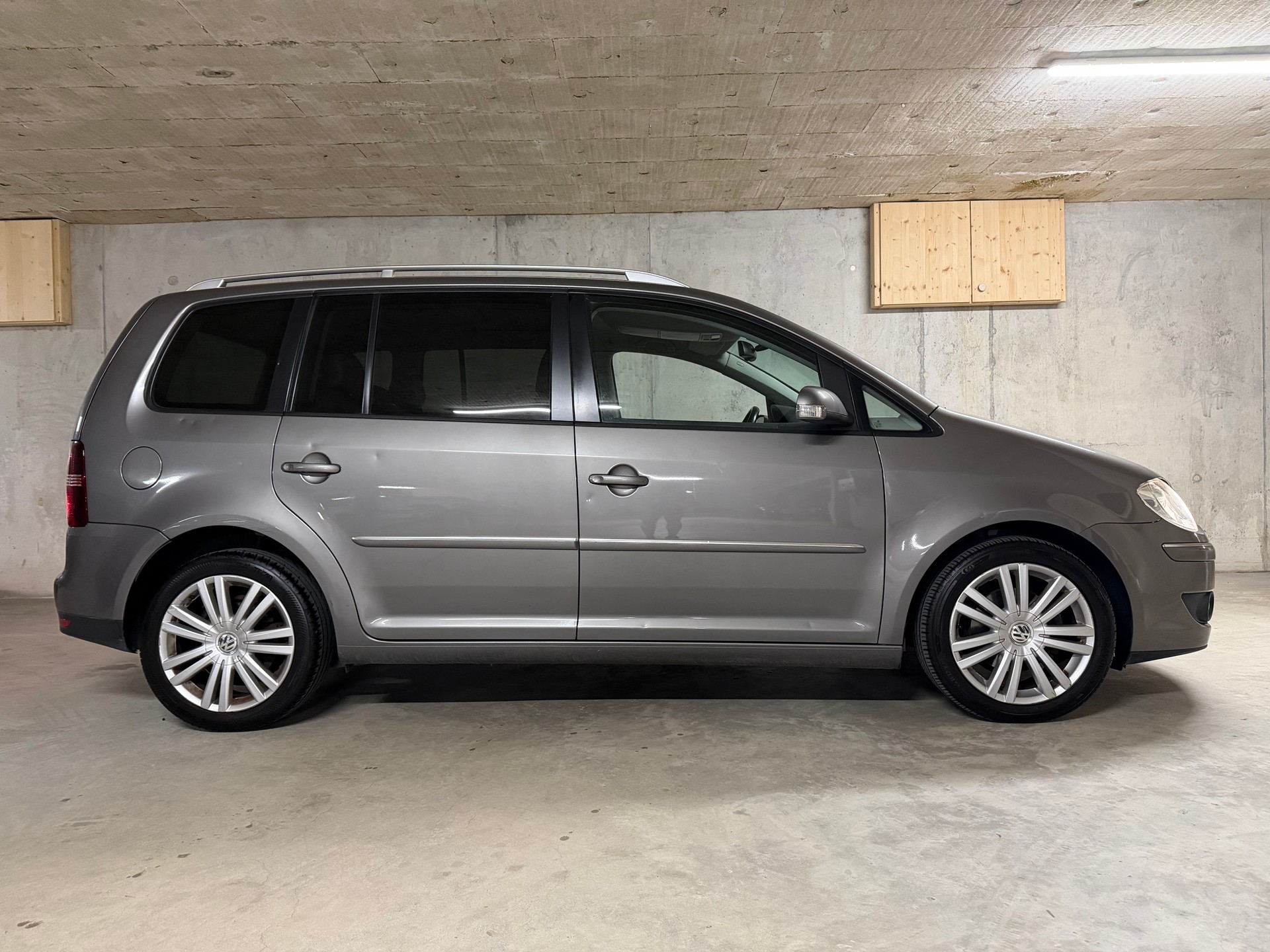 VW Touran 2.0 TDI Highline-image-4